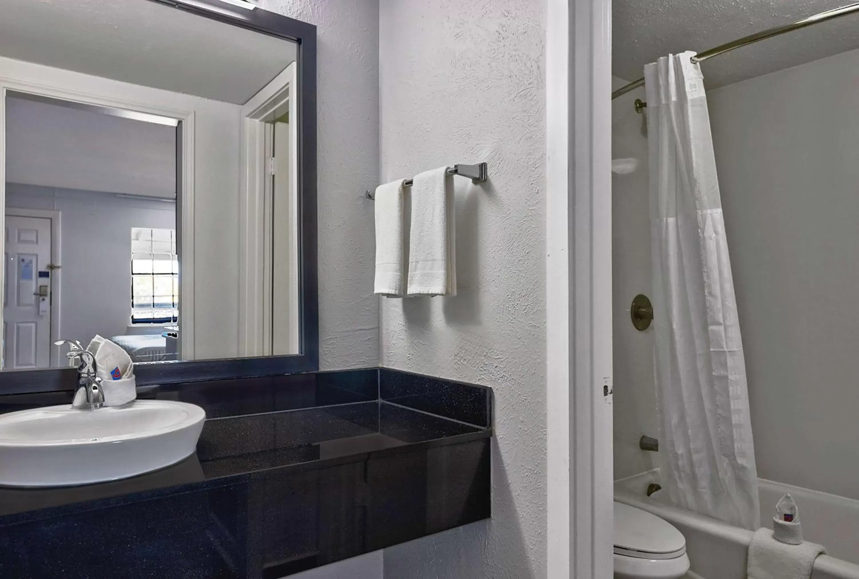 King Room - single occupancy - Smoking in Studio 6-Denton, TX - UNT King Room - single occupancy - Smoking in Studio 6-Denton, TX - UNT