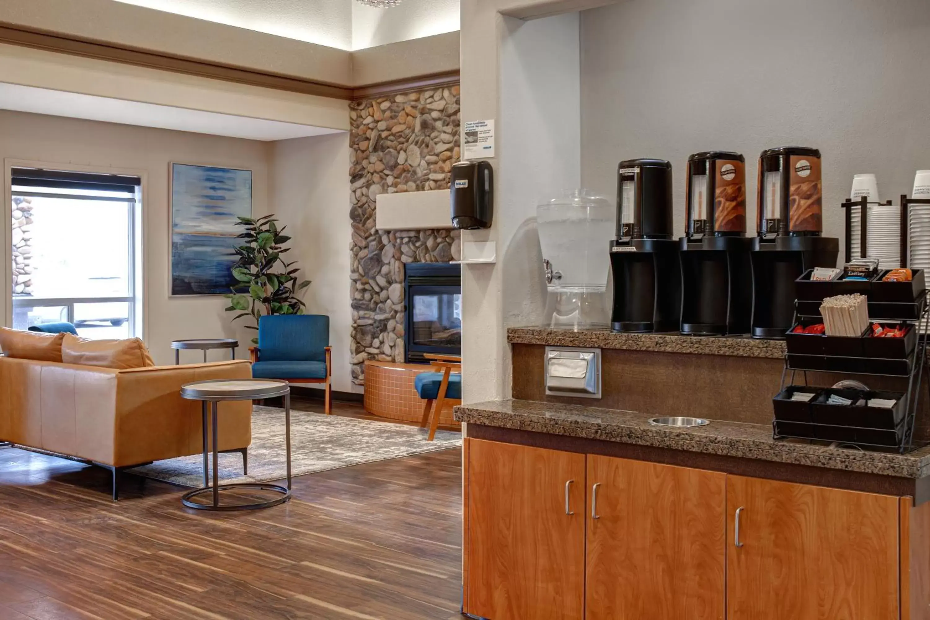 Coffee/tea facilities in Days Inn by Wyndham Medicine Hat