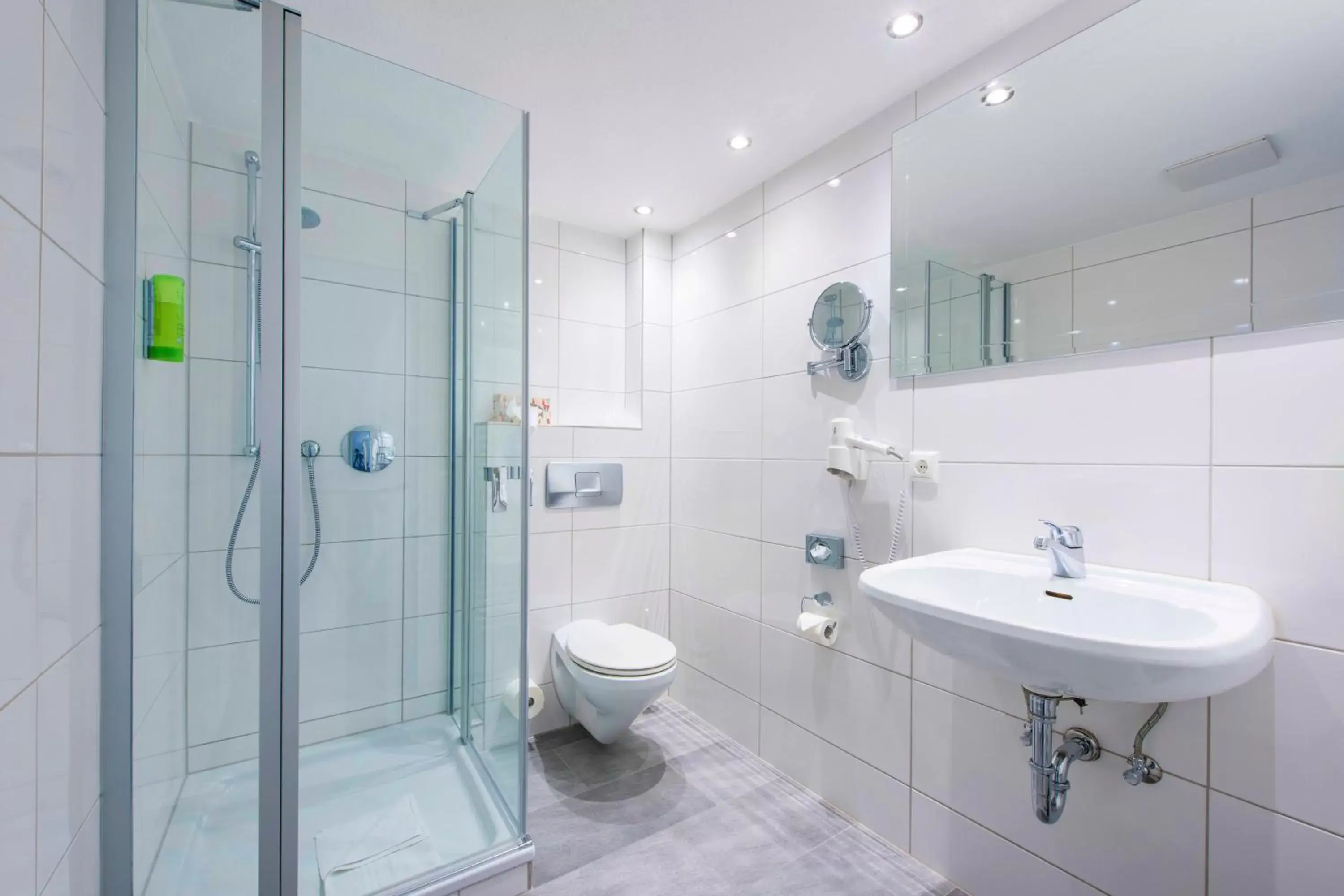 Shower, Bathroom in IDINGSHOF Hotel & Restaurant