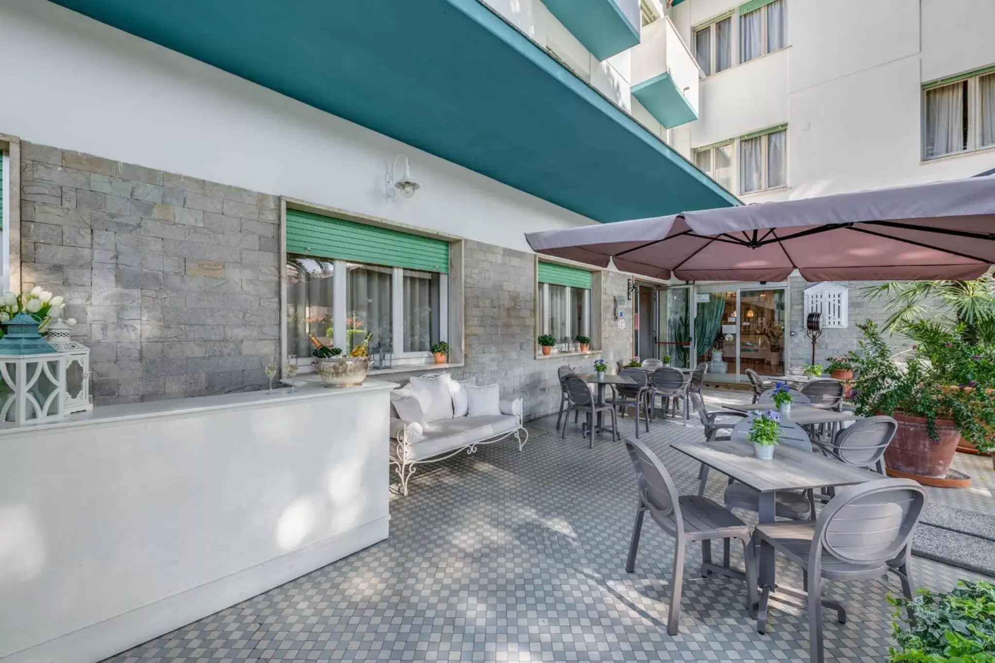 Property building, Restaurant/Places to Eat in Hotel Massimo