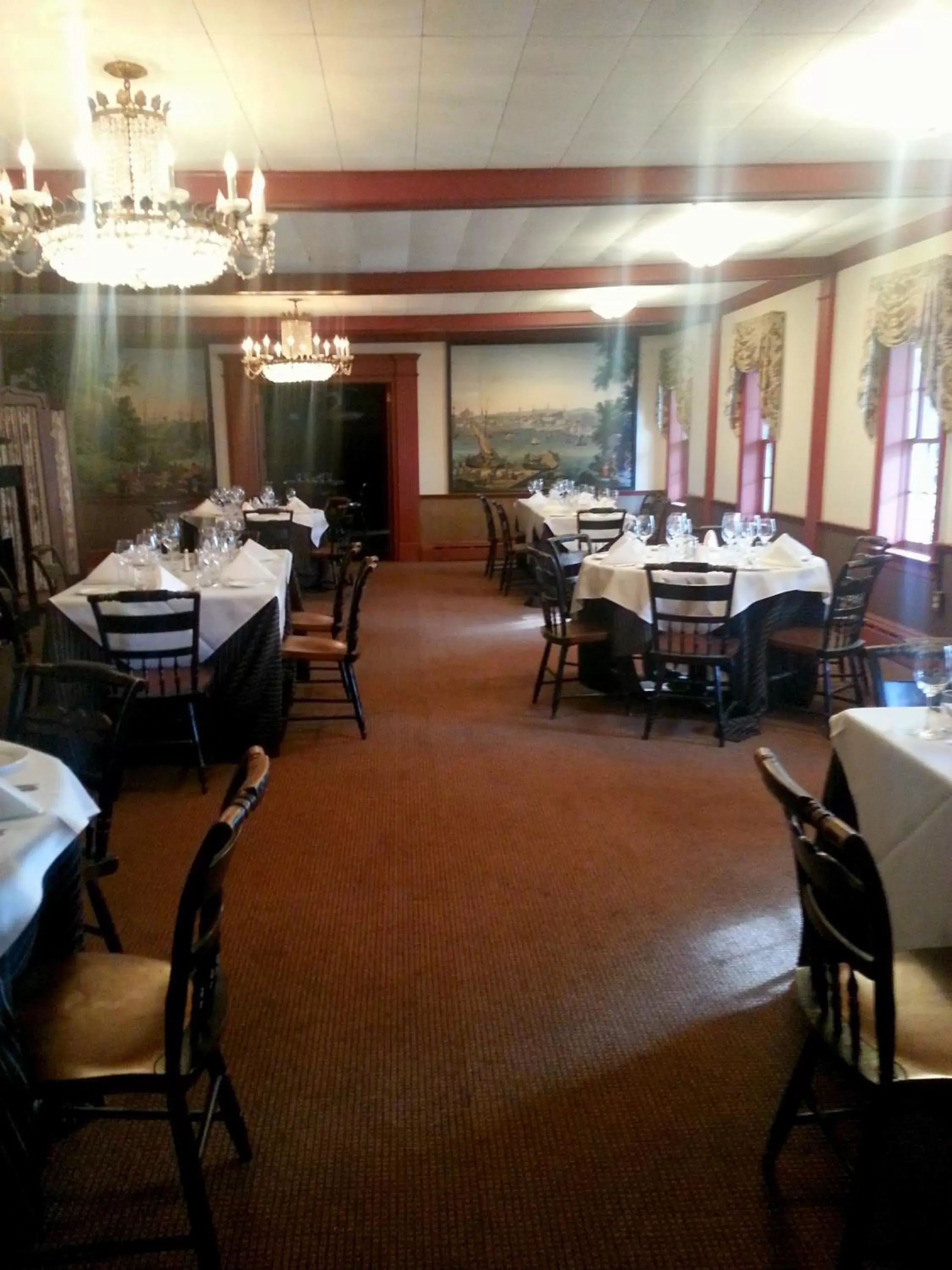 Restaurant/Places to Eat in The Robert Morris Inn