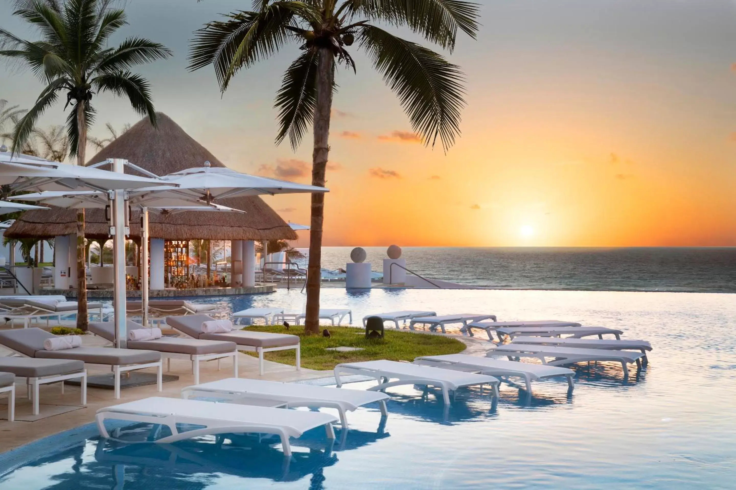 Pool view, Restaurant/Places to Eat in Le Blanc Spa Resort Cancun Adults Only All-Inclusive