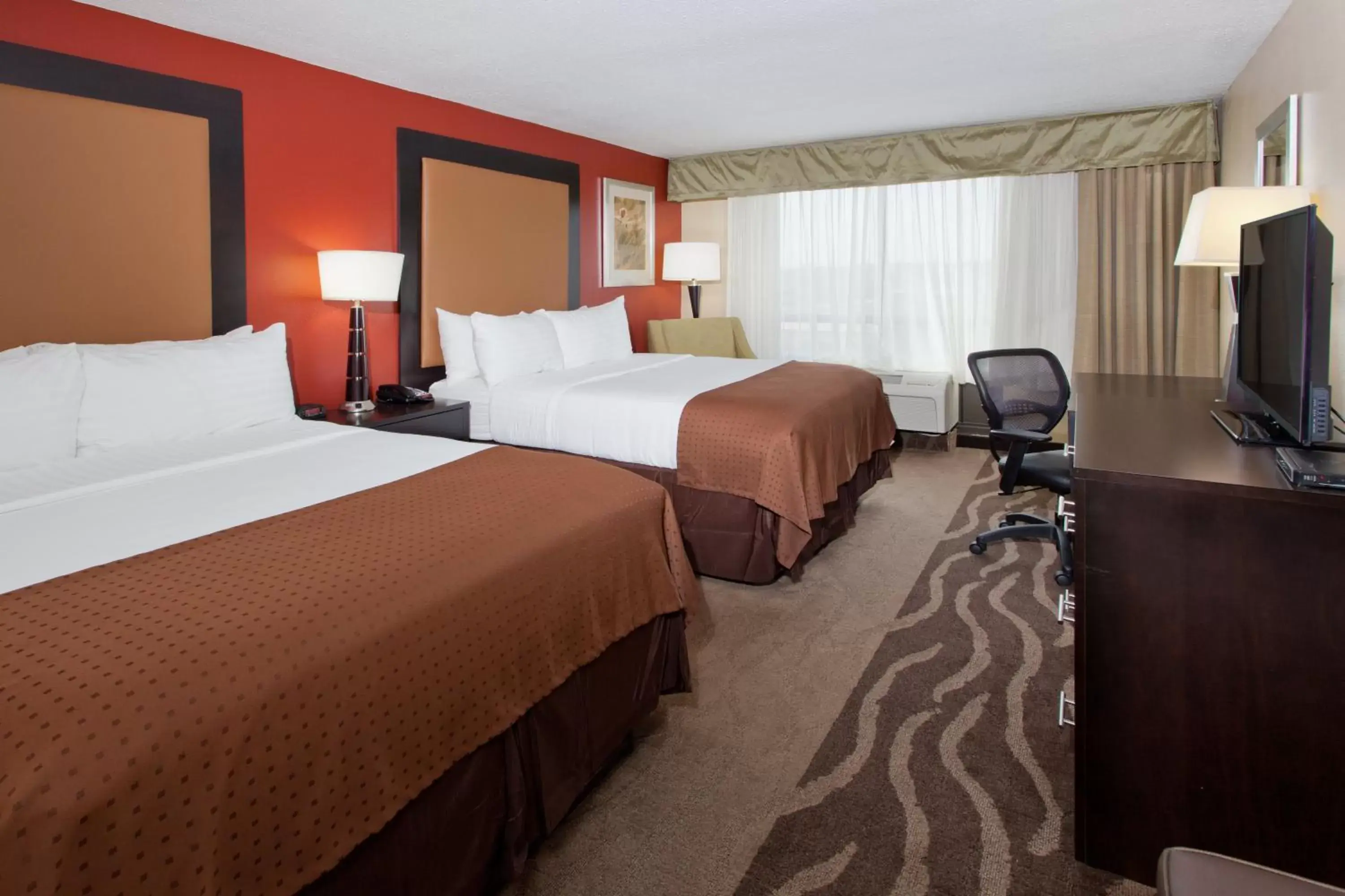 Photo of the whole room, Bed in Holiday Inn Shreveport Downtown, an IHG Hotel