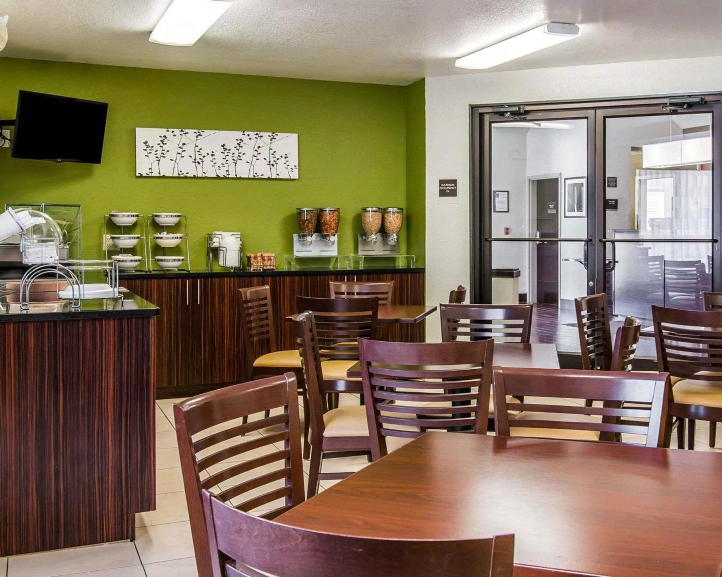 Restaurant/places to eat in Sleep Inn