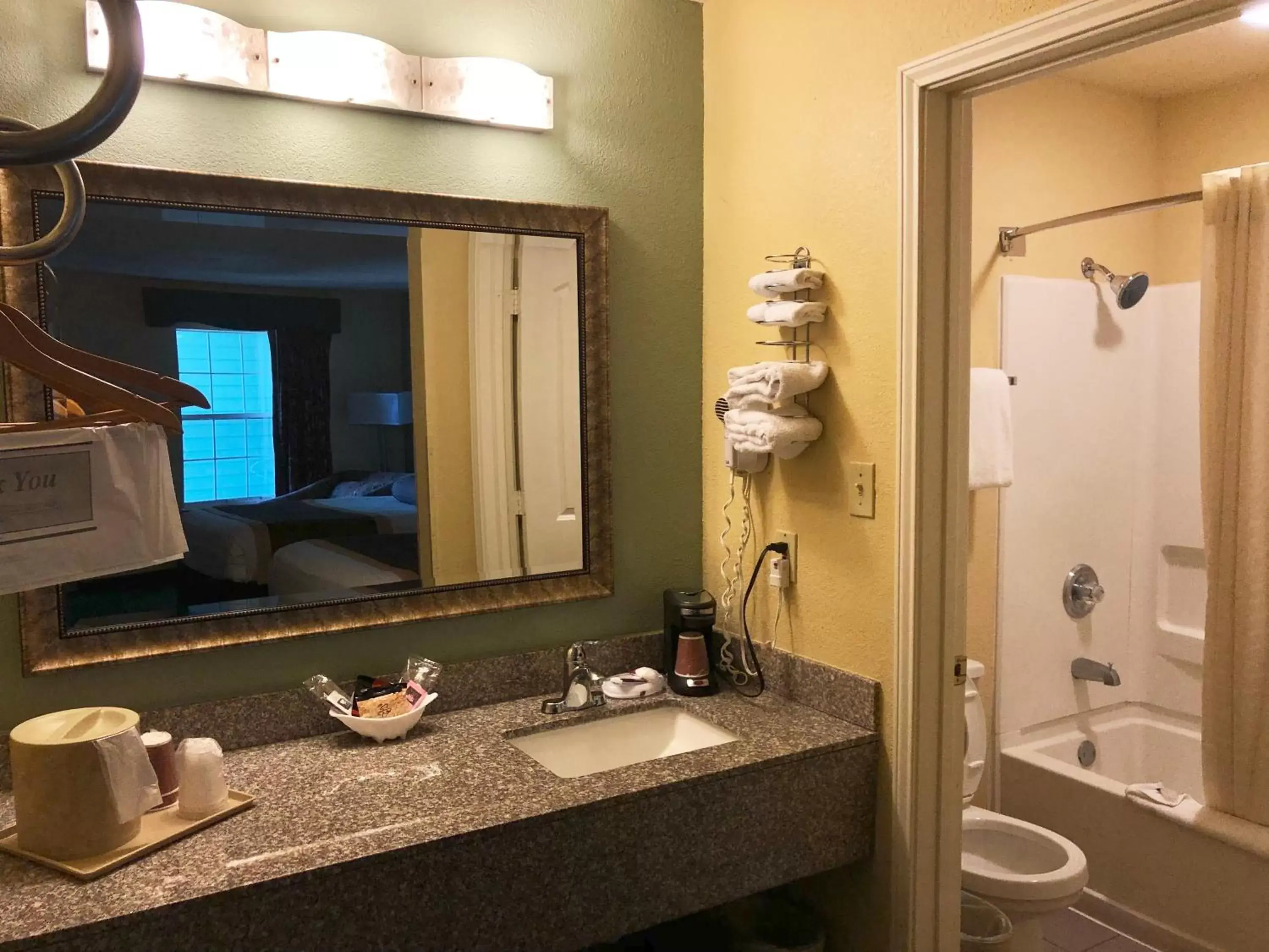Bathroom in Key West Inn - Tunica Resort