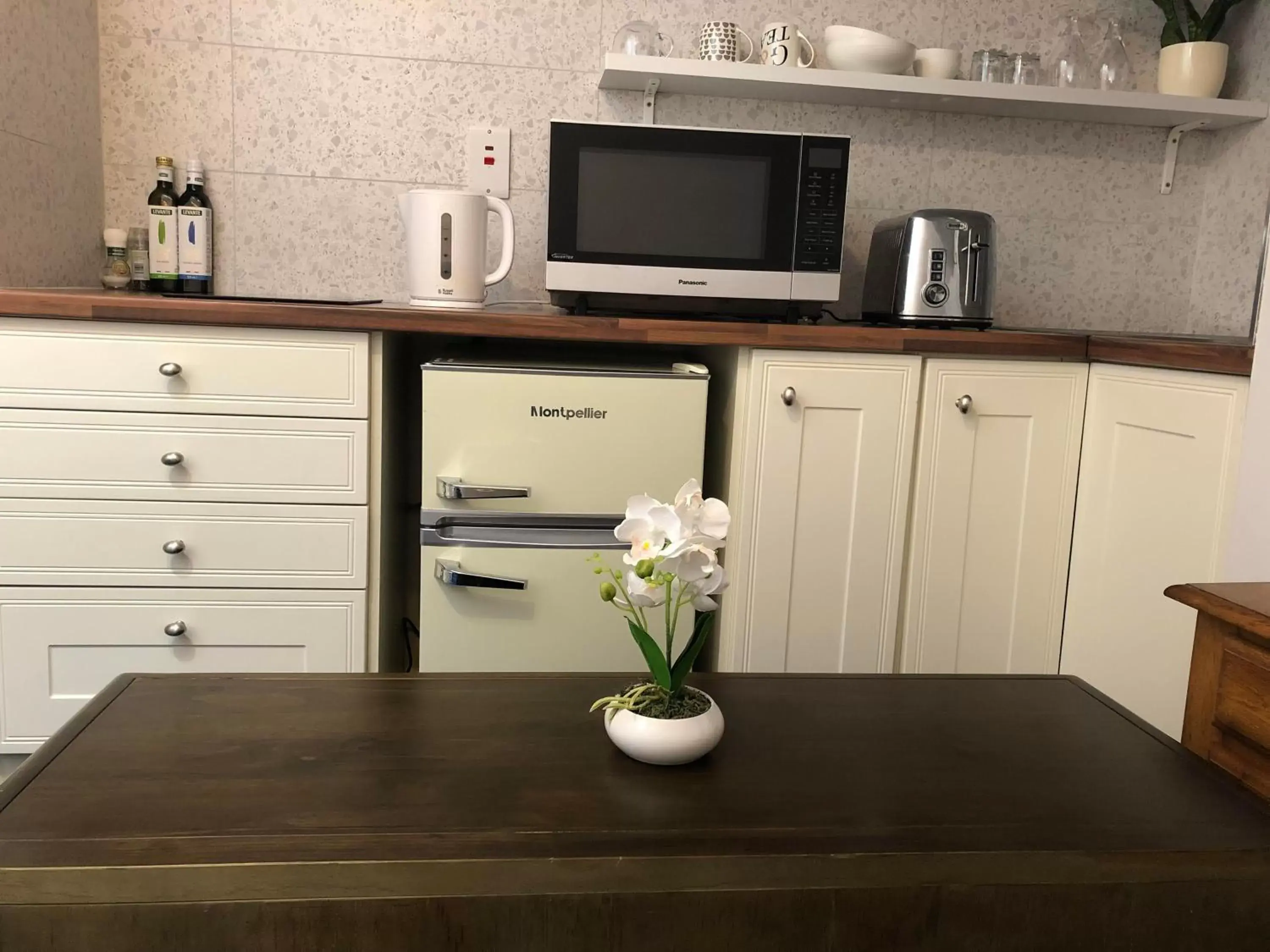 Kitchen or kitchenette, Kitchen/Kitchenette in Railway Avenue Rooms