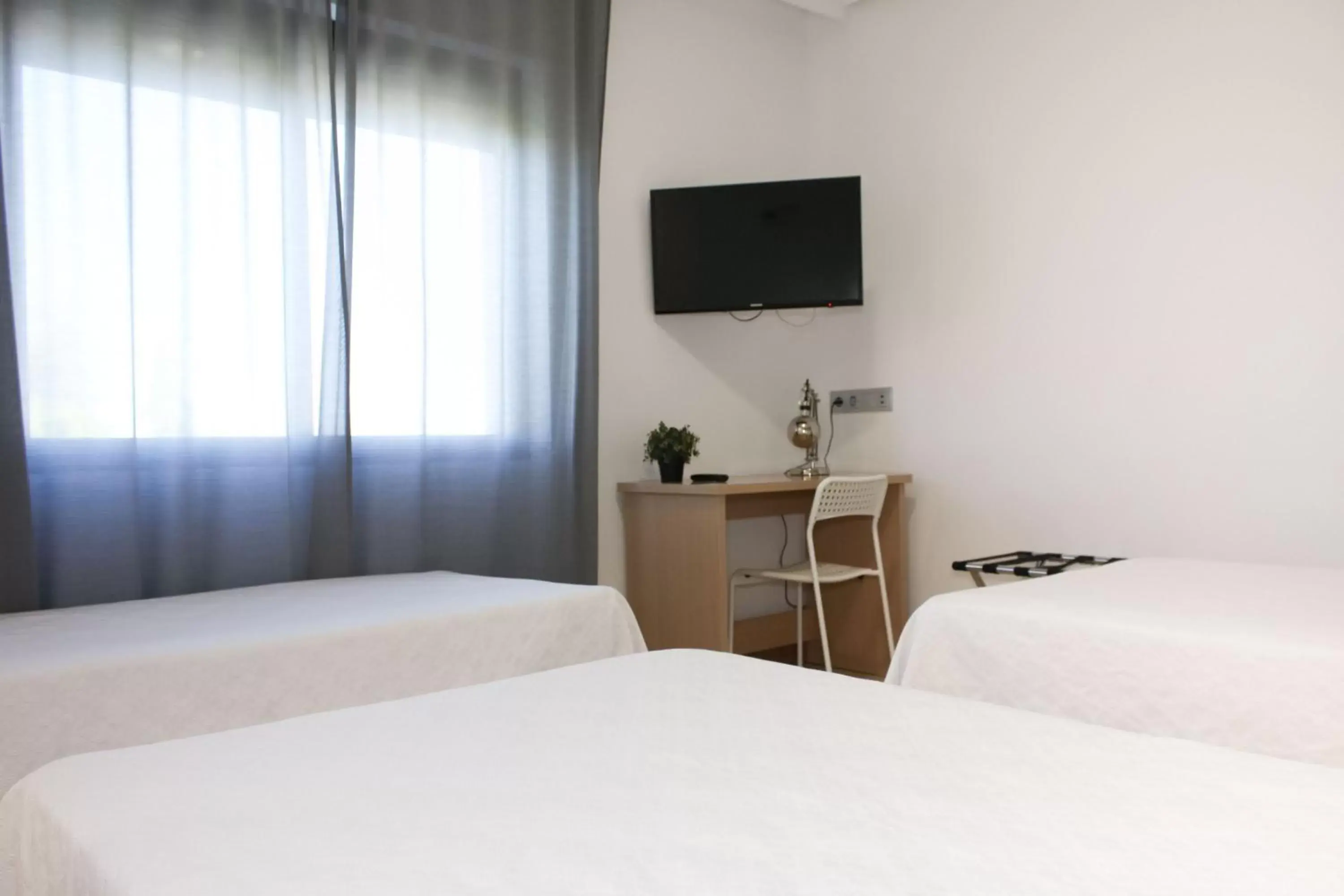 Photo of the whole room, Bed in Hospedium Hotel Castilla