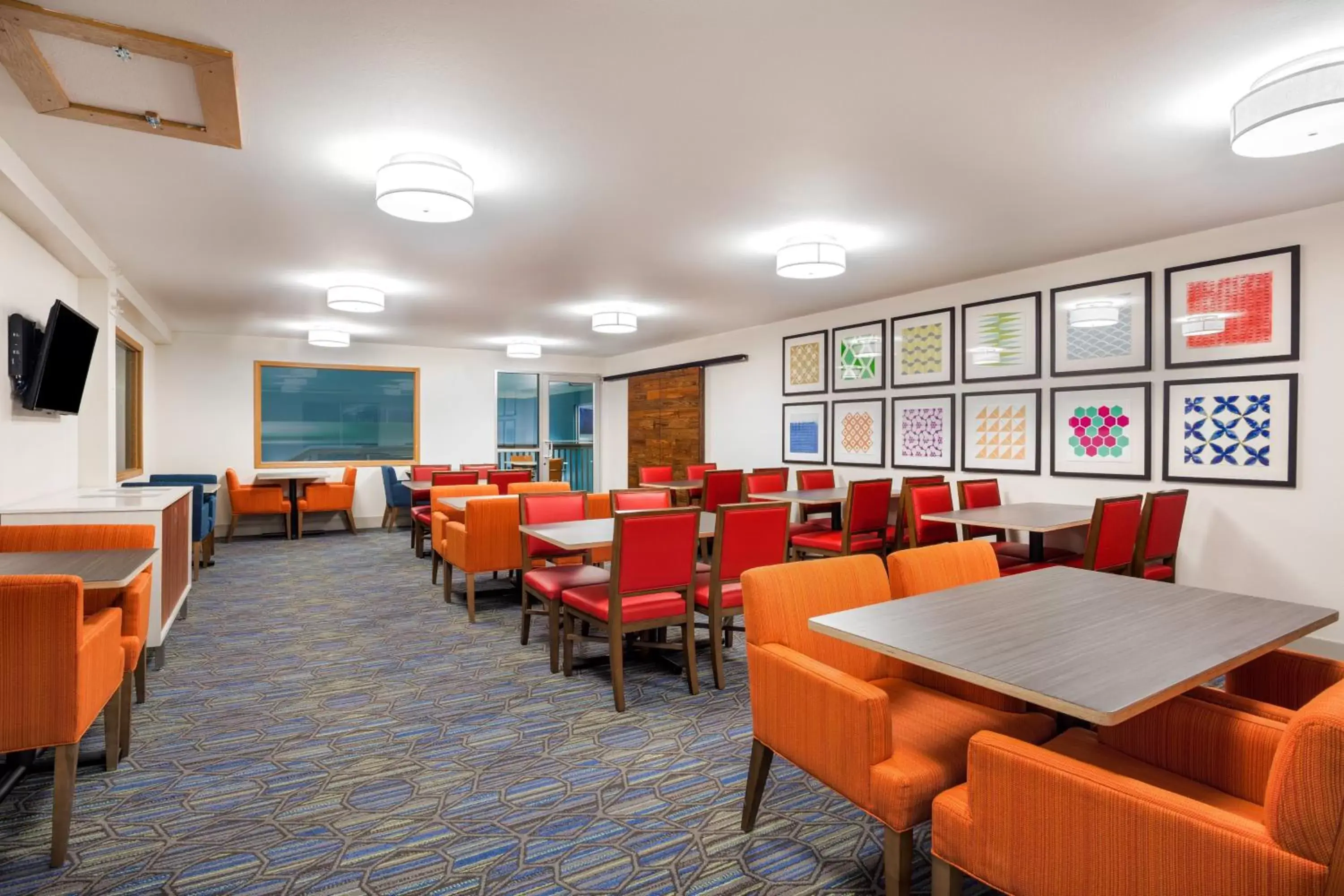 Meeting/conference room, Restaurant/Places to Eat in Holiday Inn Express Wisconsin Dells, an IHG Hotel