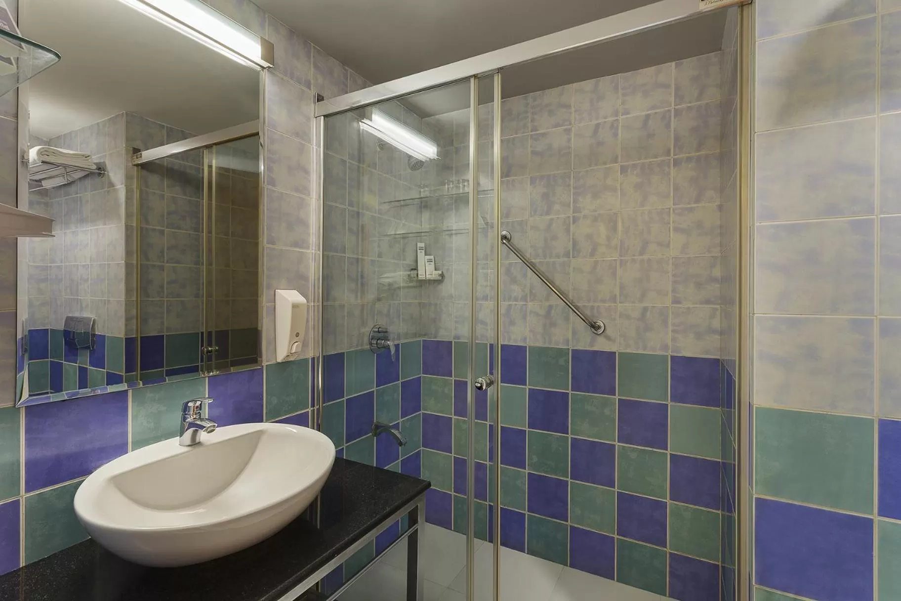 Bathroom in Hometel Roorkee