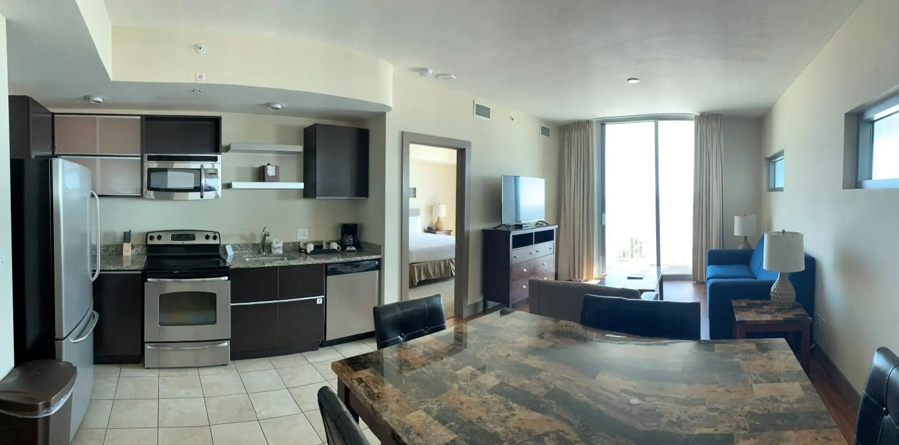 Kitchen/Kitchenette in South Beach Biloxi Hotel & Suites