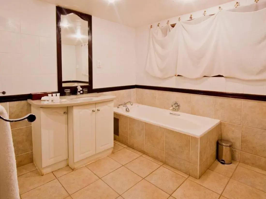 Bathroom in Kievits Kroon Gauteng Wine Estate