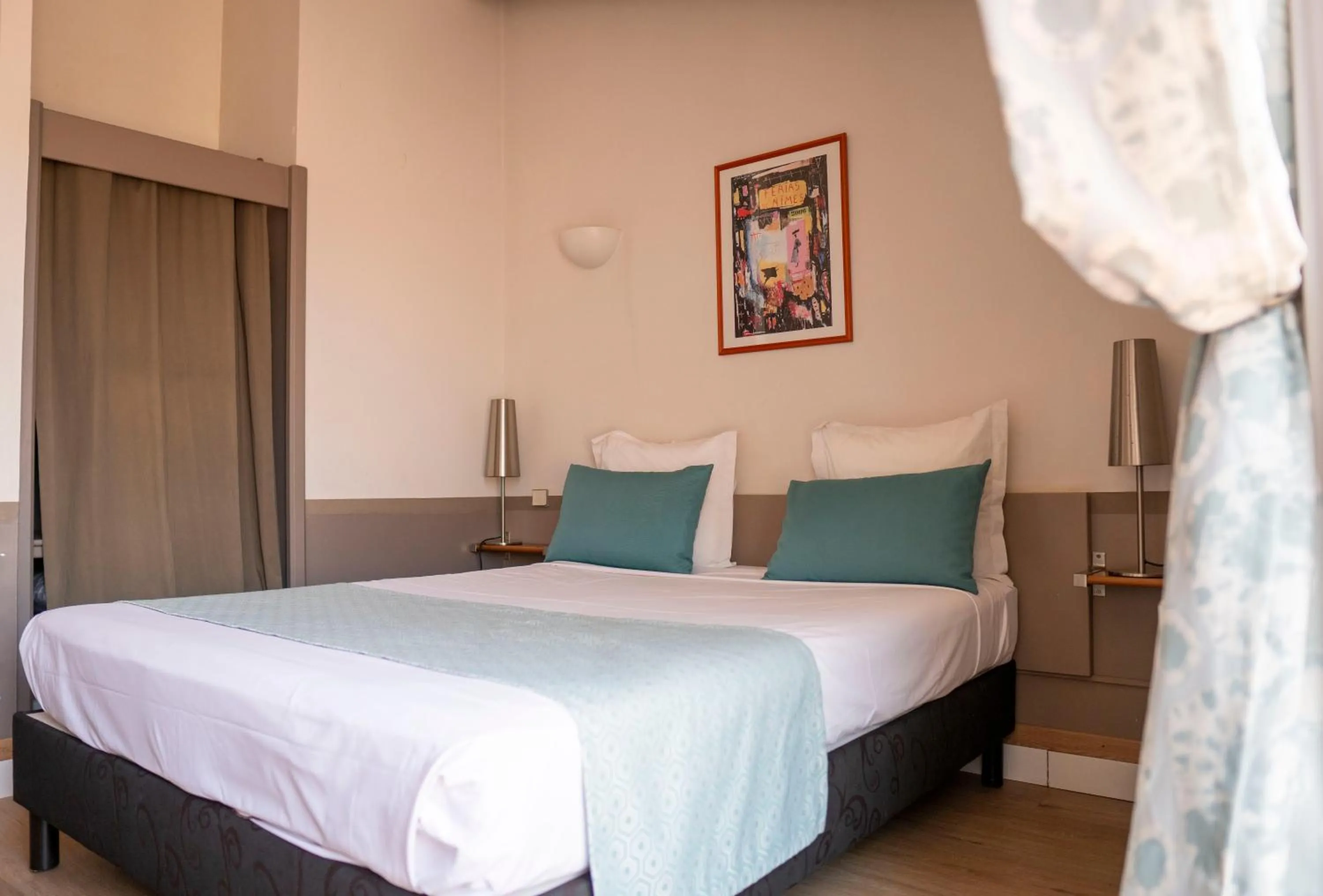 Photo of the whole room, Bed in Plazza Hotel