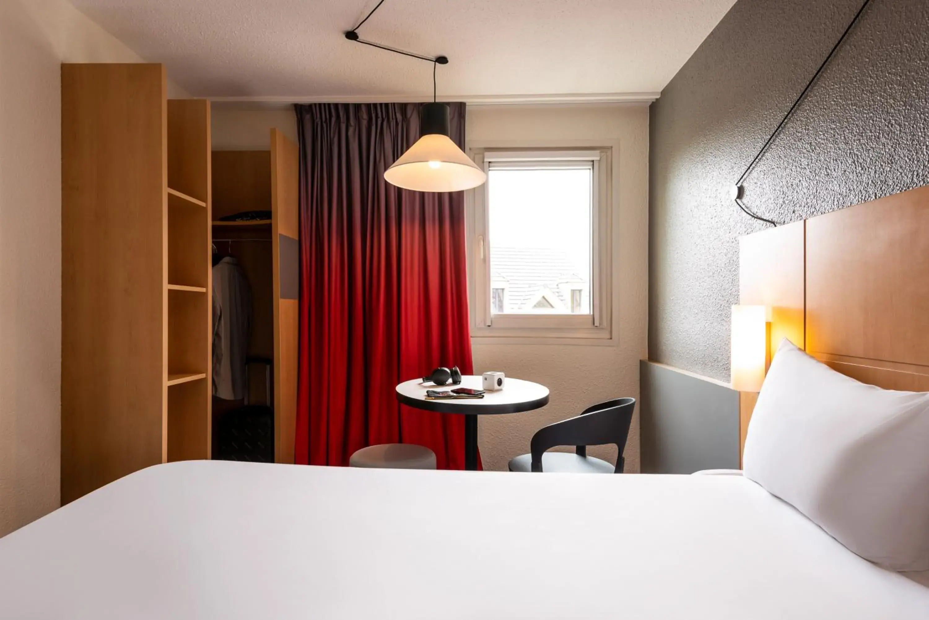 Bedroom, Bed in ibis Cergy Pontoise Le Port