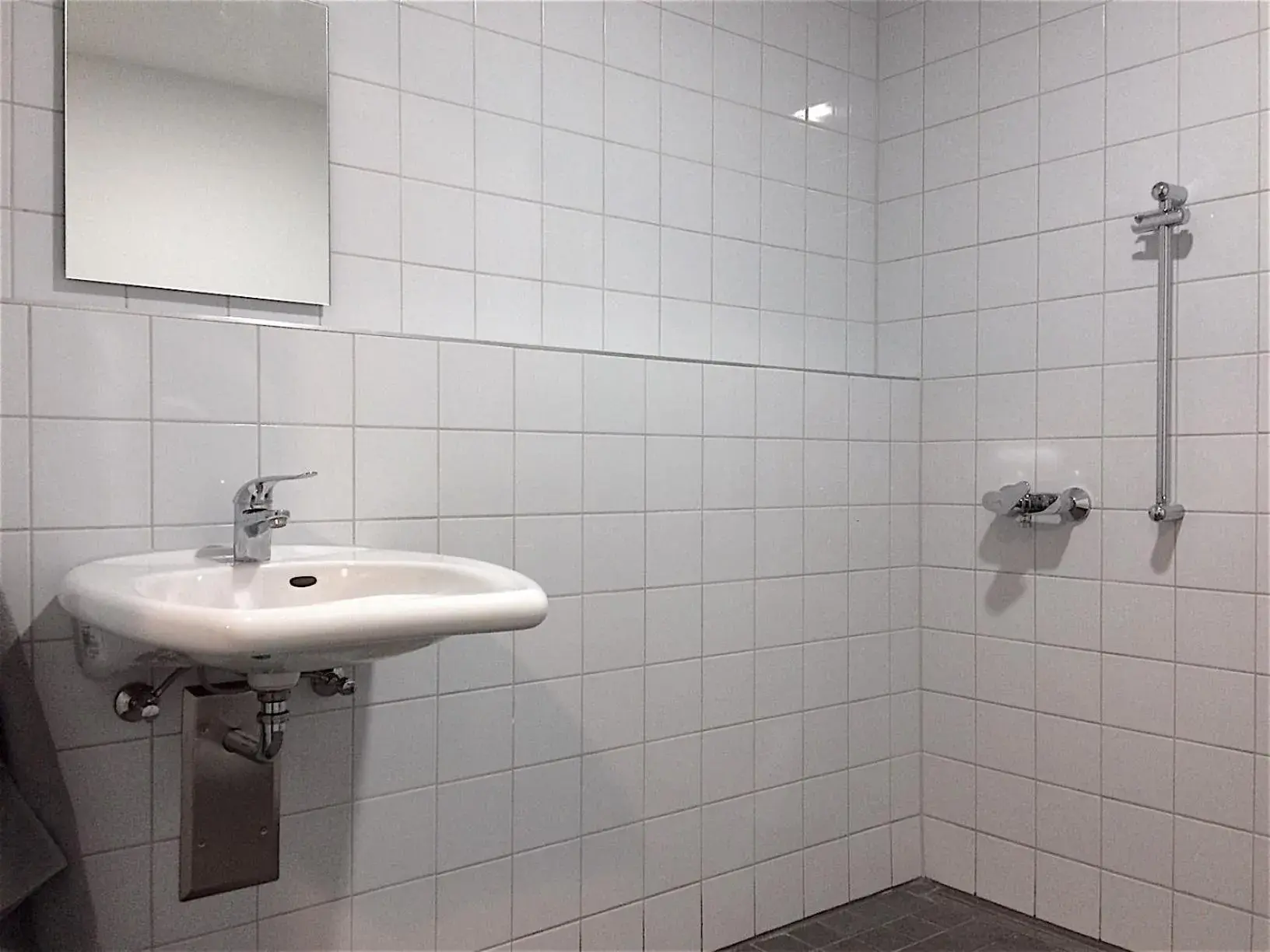 Shower, Bathroom in BNB near Brandenburg Gate - Rooms & Apartments