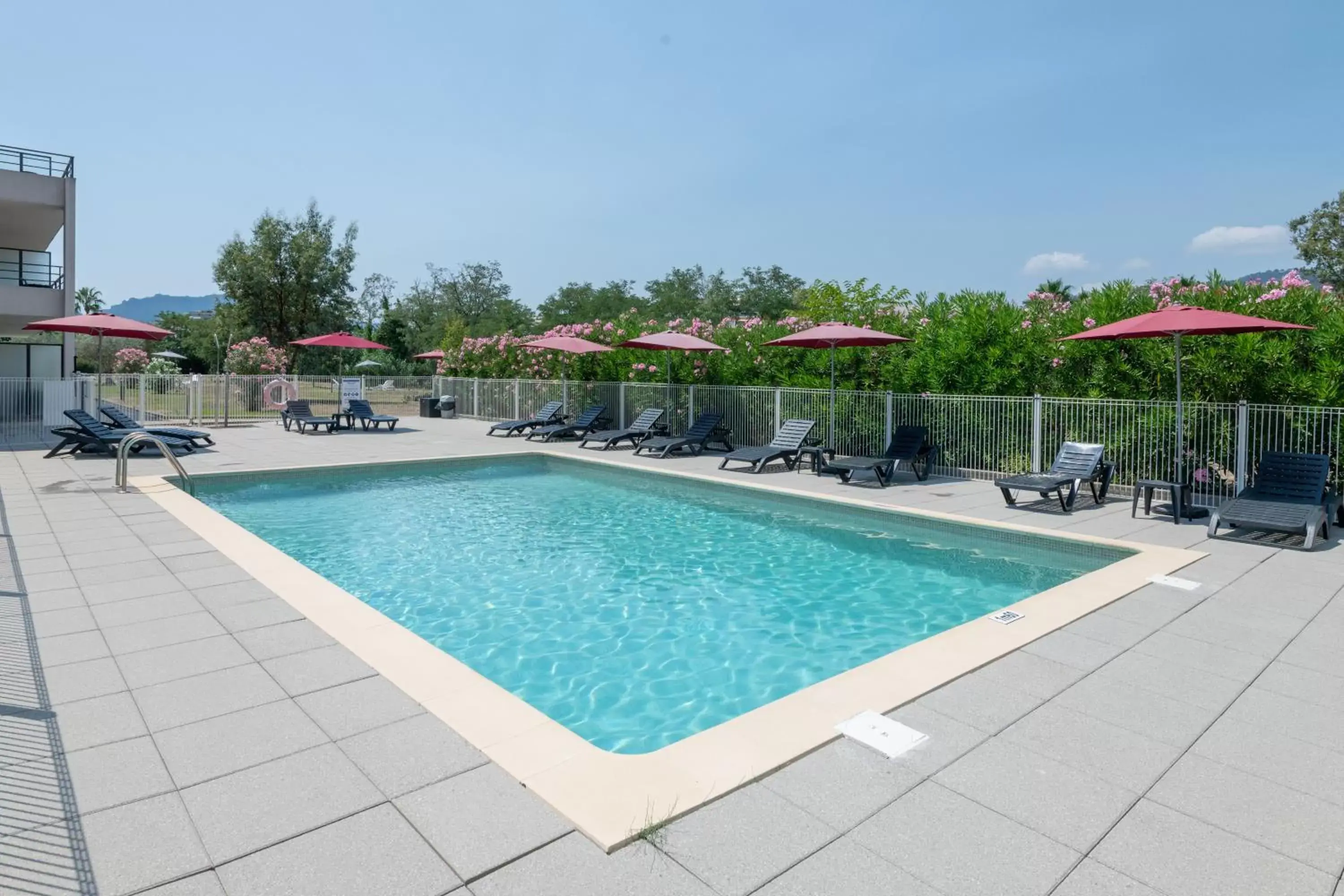 Swimming Pool in Zenitude Hôtel-Résidences Cannes Mandelieu Confort