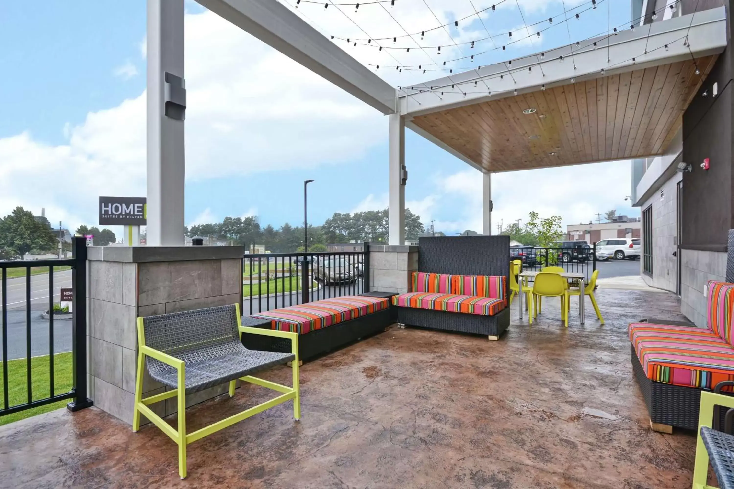 Patio in Home2 Suites By Hilton Portland Airport