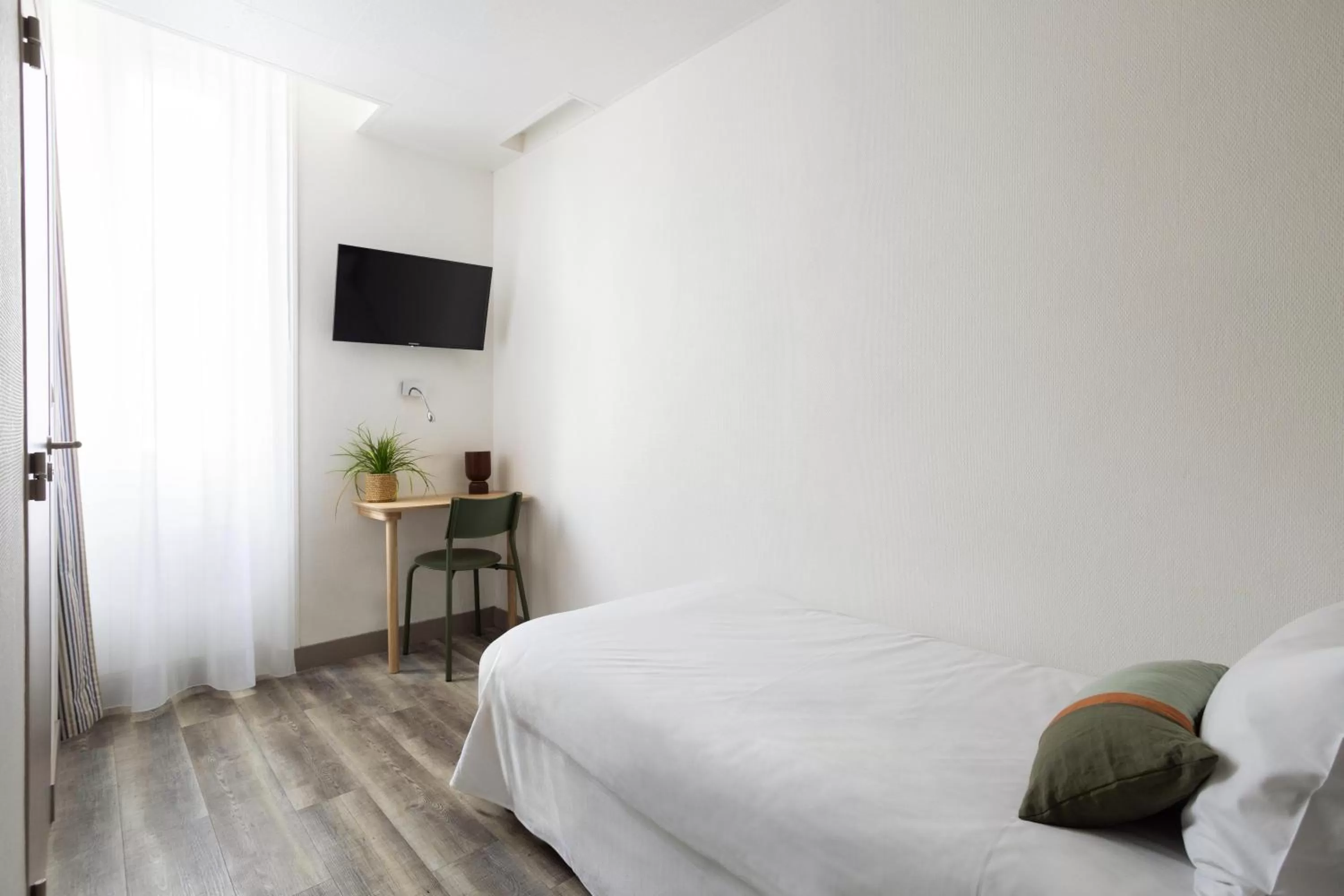 Photo of the whole room, Bed in Hôtel Suzane