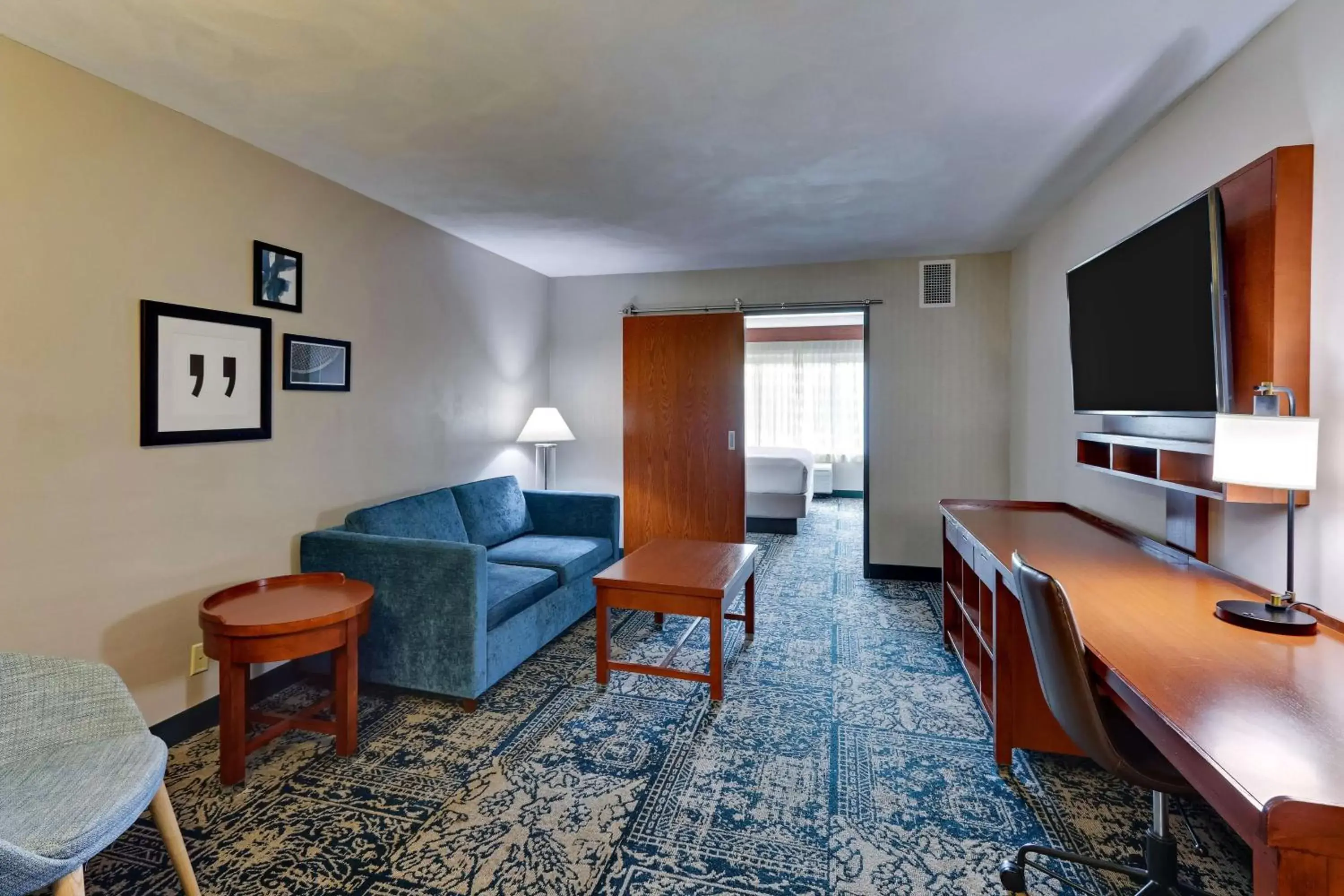 Bedroom, Seating Area in Drury Inn & Suites San Antonio Airport