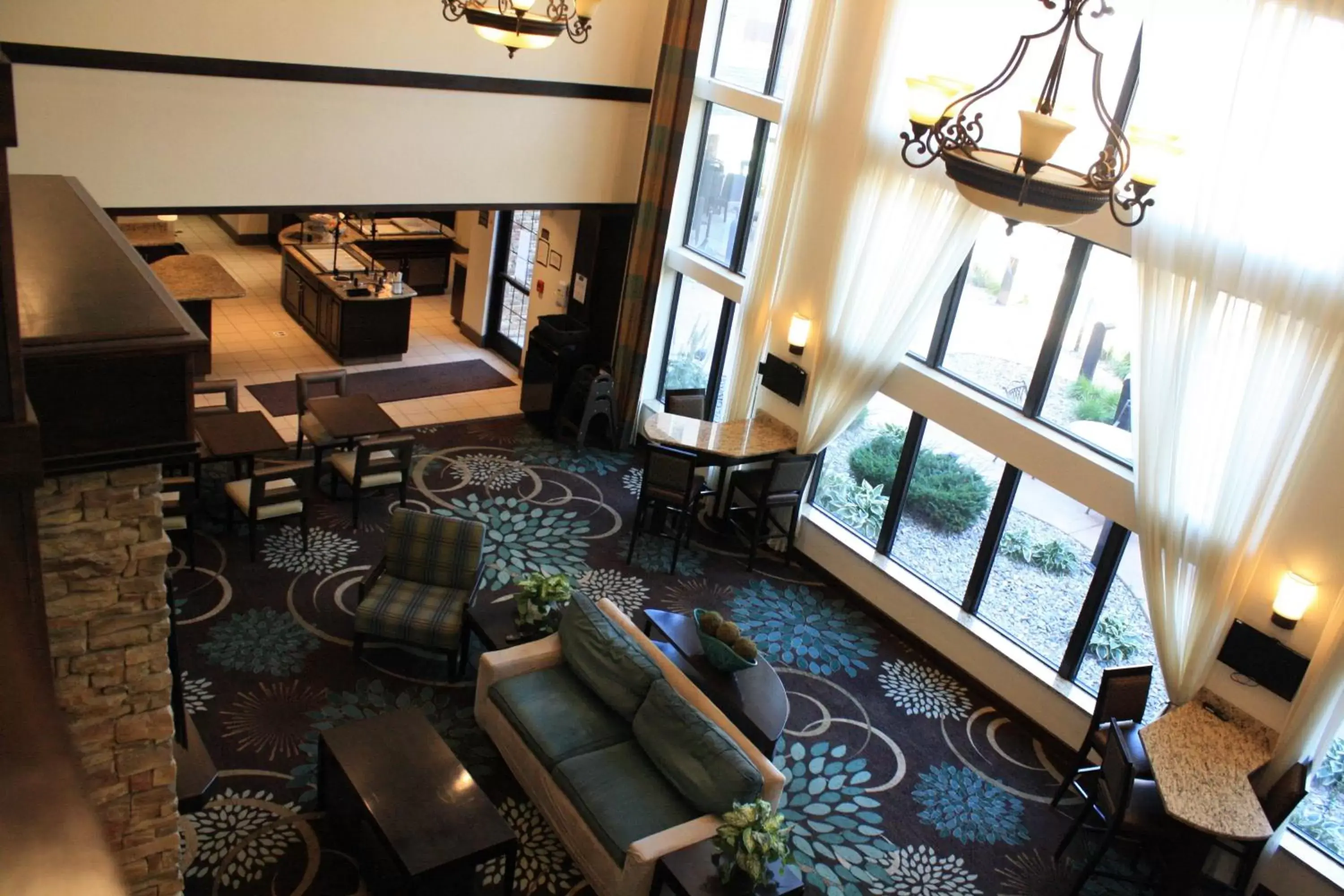 Restaurant/places to eat, Seating Area in Staybridge Suites Minot, an IHG Hotel