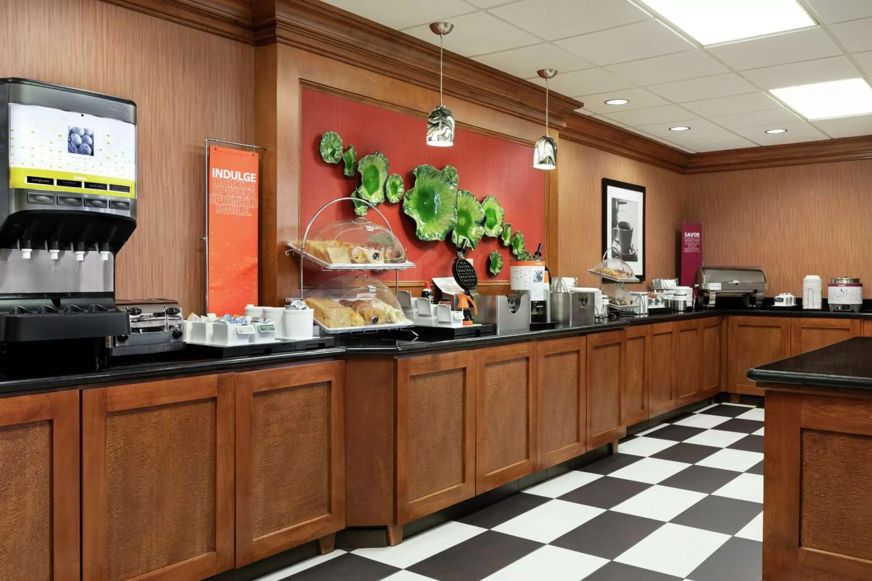 Breakfast in Hampton Inn & Suites Frederick/Fort Detrick Breakfast in Hampton Inn & Suites Frederick/Fort Detrick