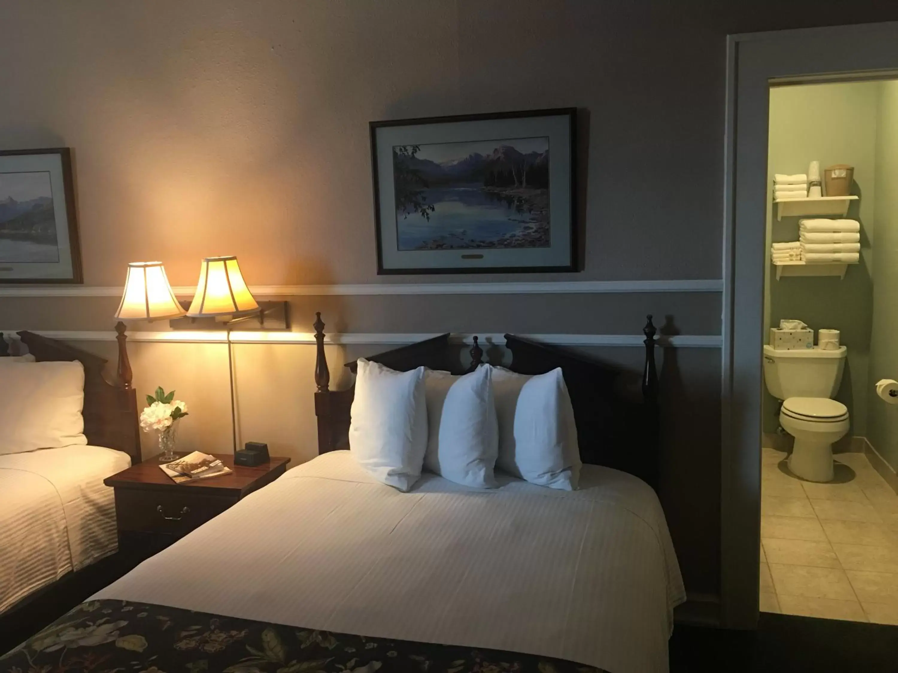 Bed in Kalispell Grand Hotel