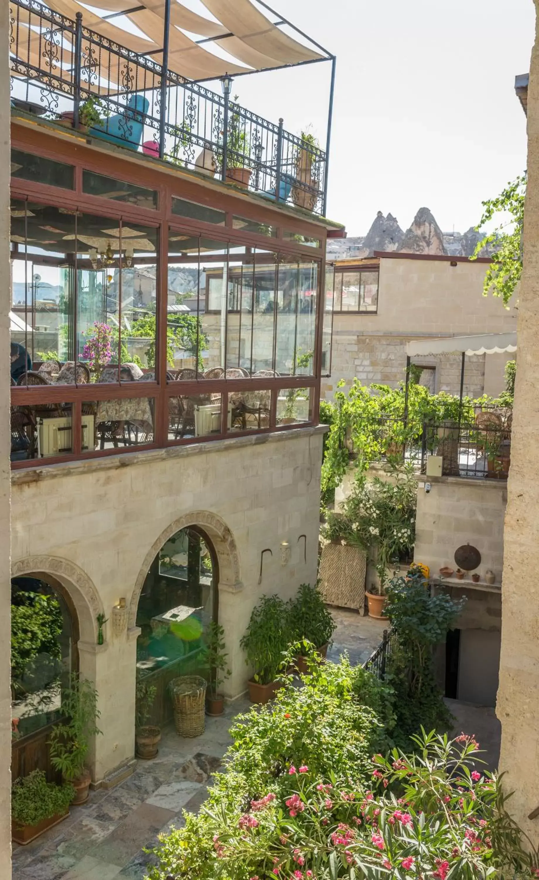 Restaurant/places to eat in Hidden Cave Hotel Restaurant/places to eat in Hidden Cave Hotel