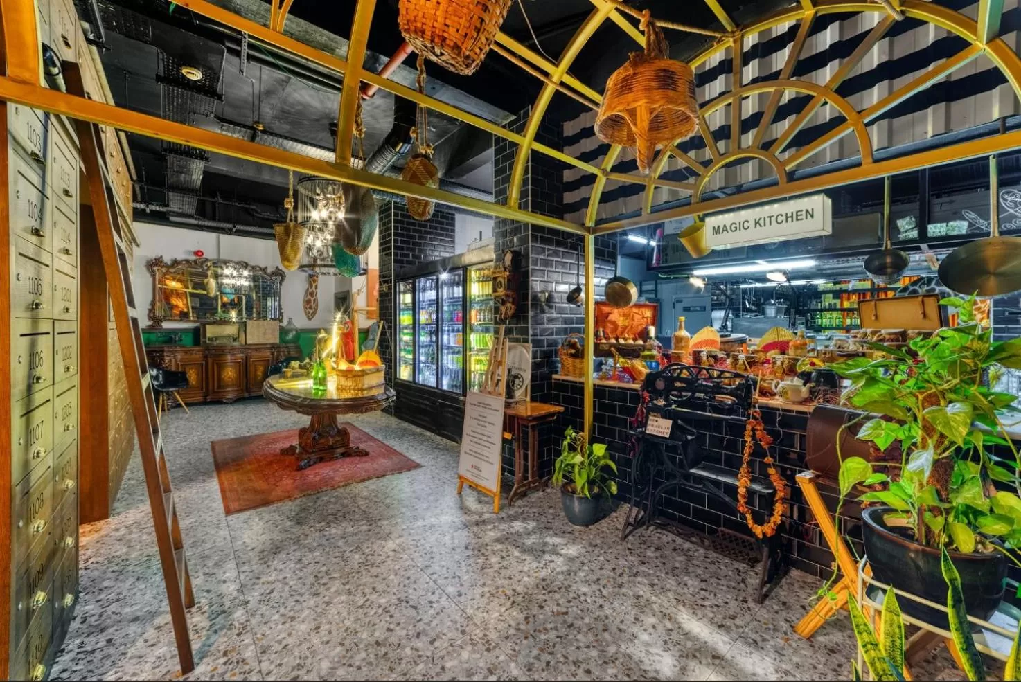 Restaurant/places to eat in Anjeliq Downtown Boutique Hotel