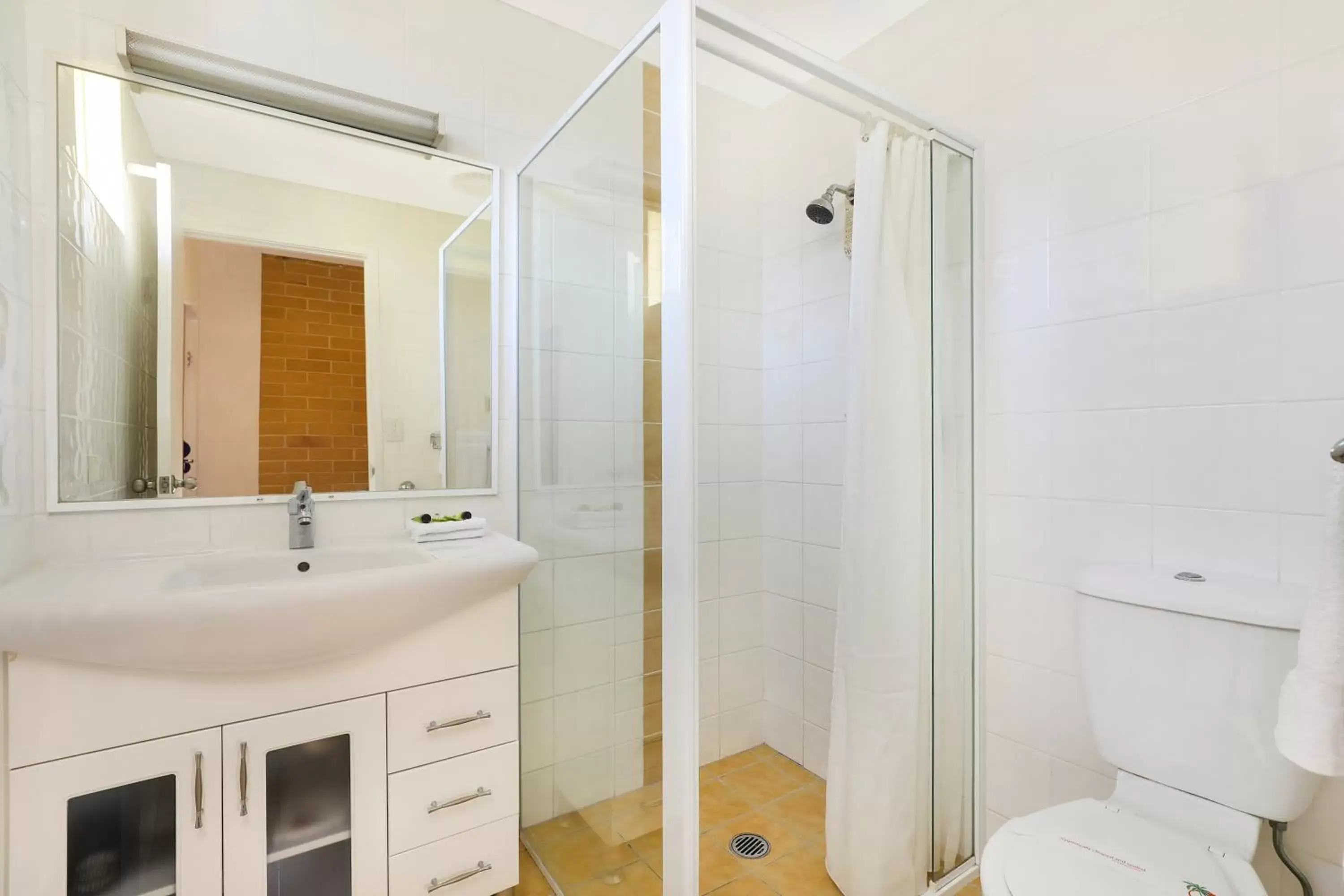 Shower, Bathroom in Caboolture Riverlakes Boutique Motel