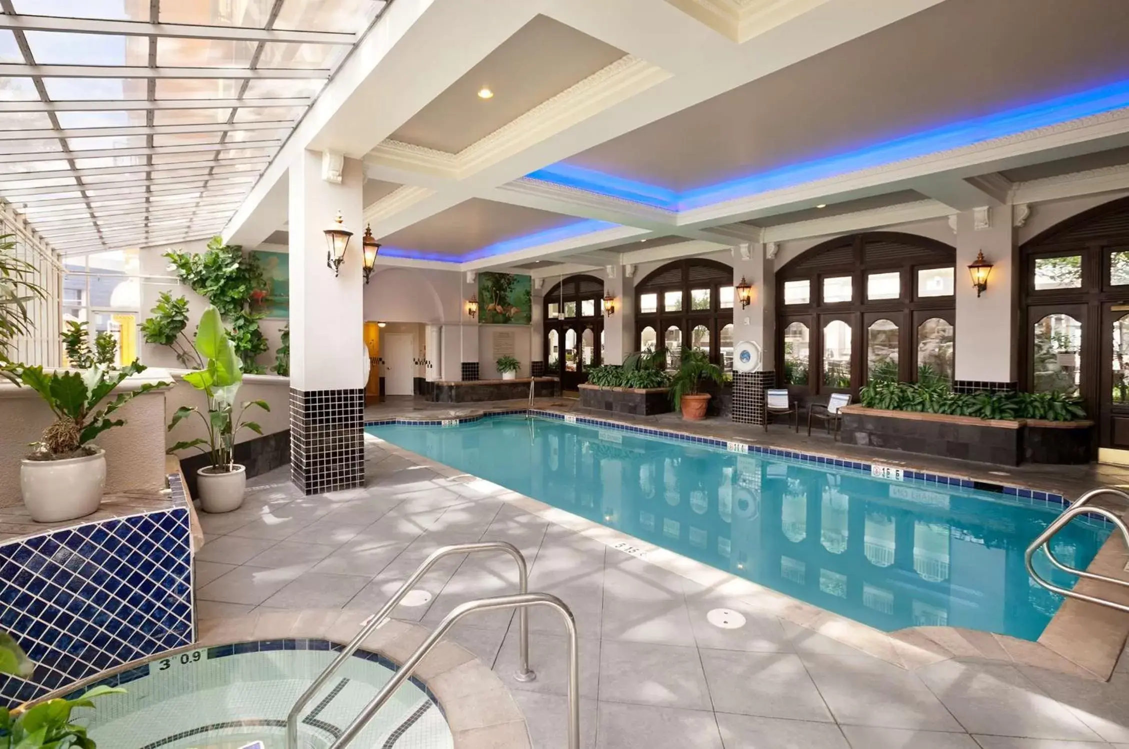 Pool view, Swimming Pool in Embassy Suites San Francisco Airport - Waterfront