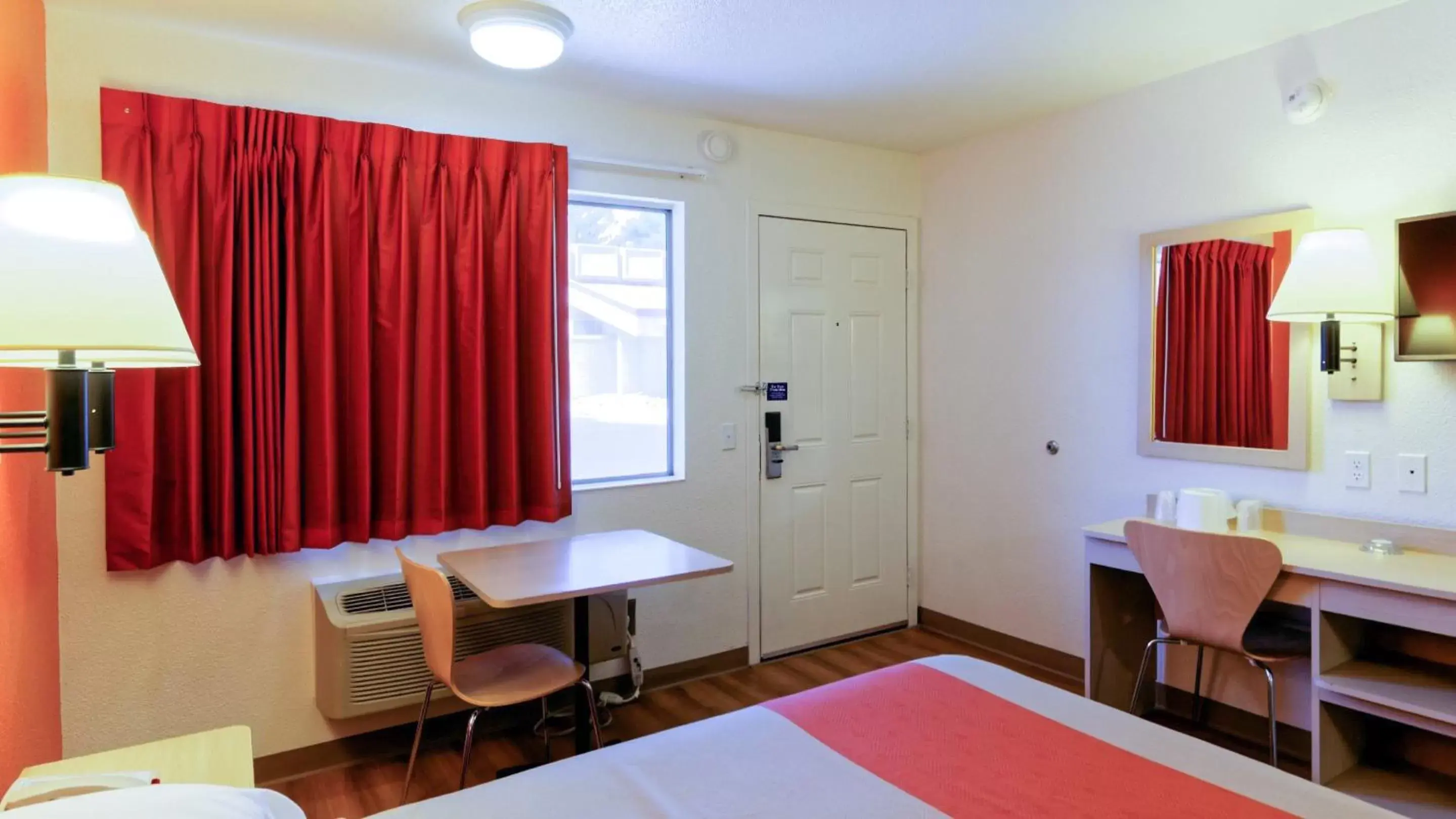 TV and multimedia, Room Photo in Motel 6-Chico, CA