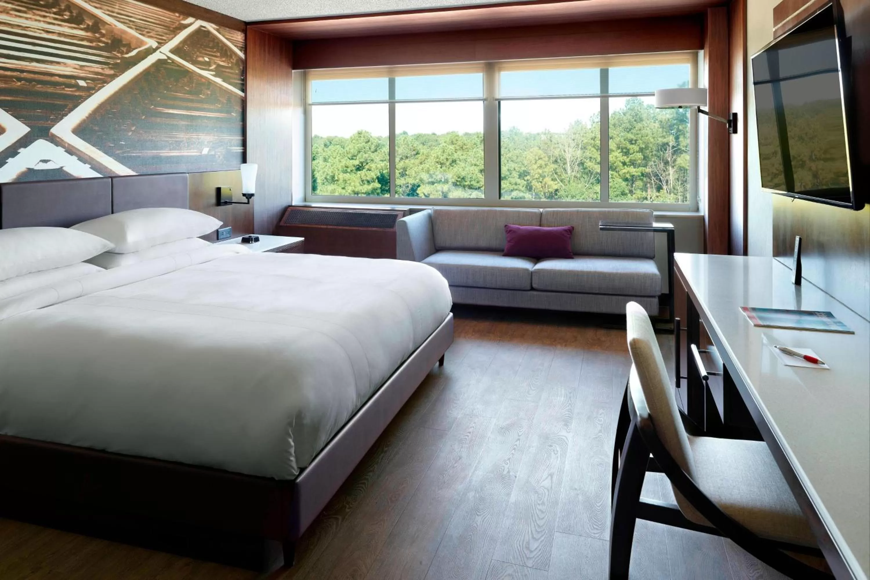 Photo of the whole room, Bed in Atlanta Marriott Peachtree Corners