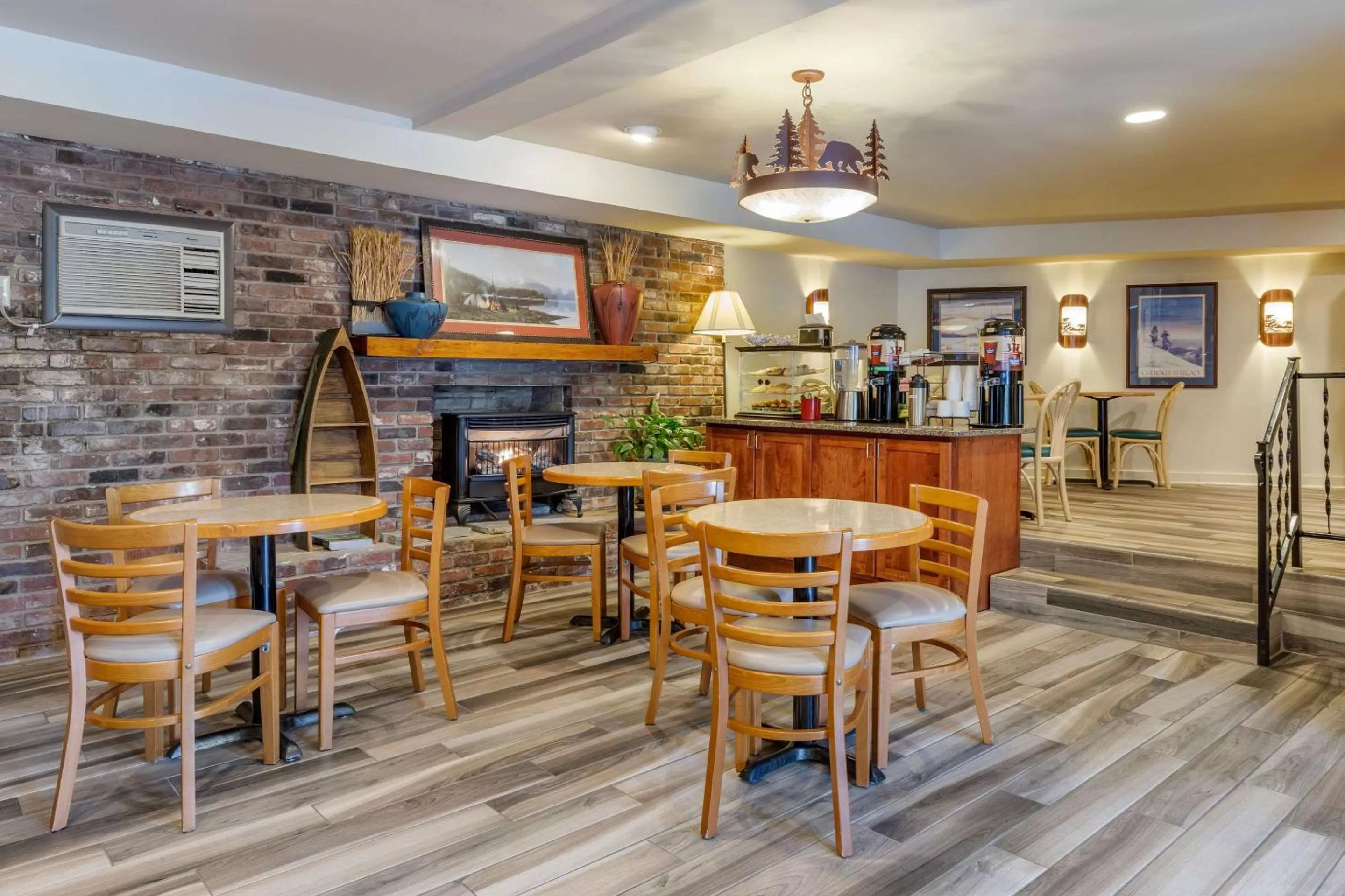 Restaurant/places to eat in Econo Lodge Cherokee Near Island Park