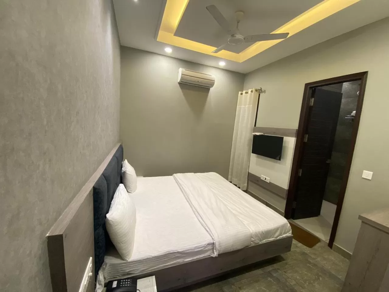 Bed in Hotel The Retro Regency