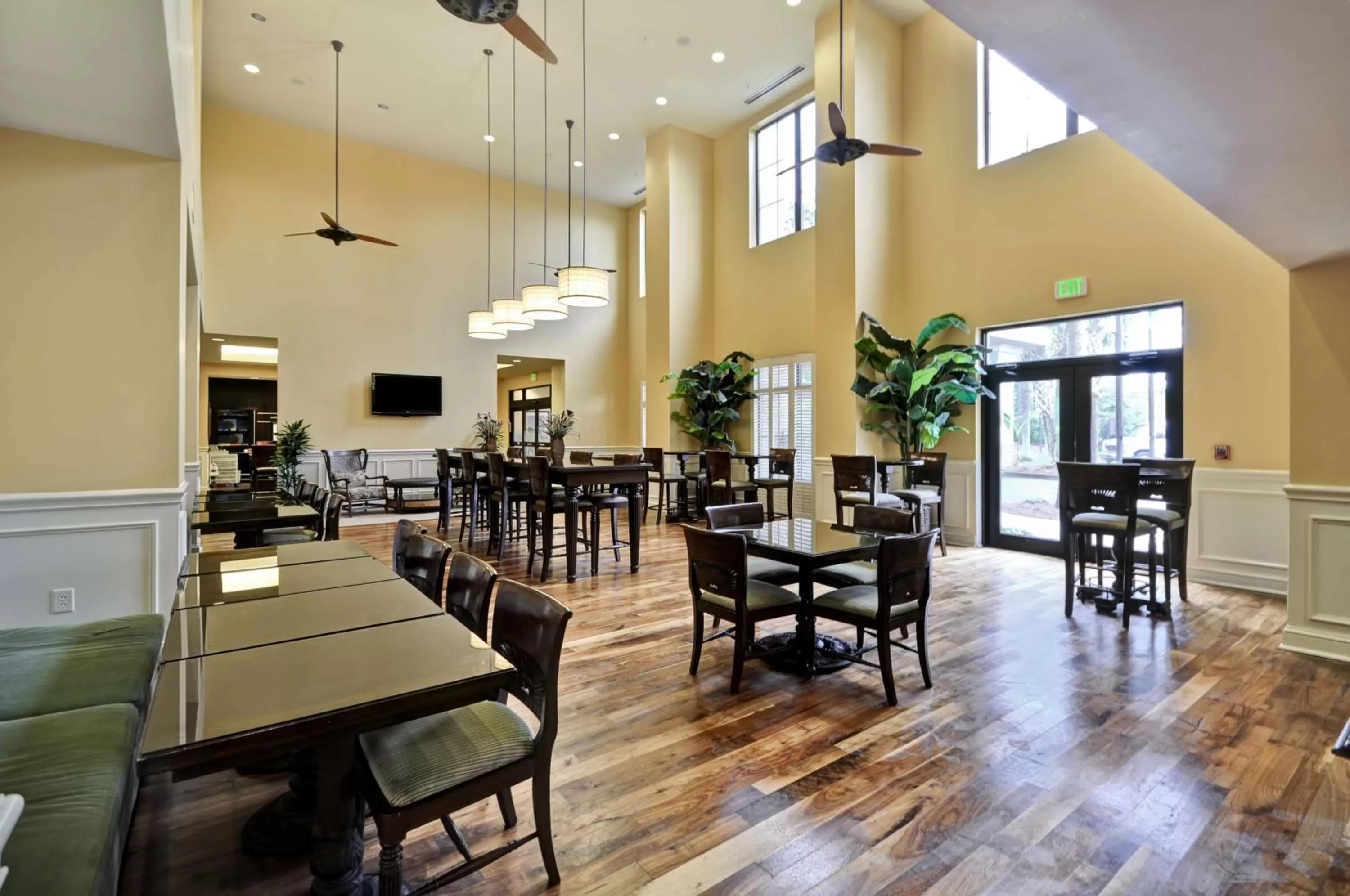 Dining area in Hampton Inn & Suites North Charleston-University Boulevard
