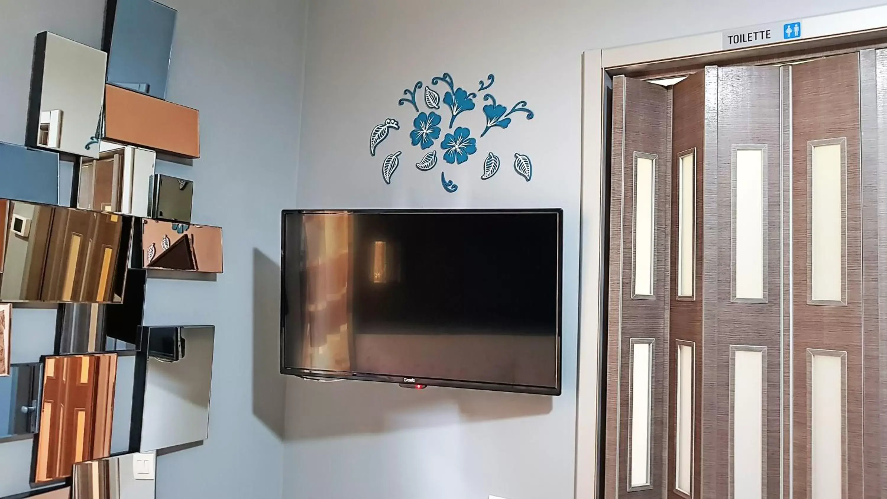 TV and multimedia, TV/Entertainment Center in Inna Best House