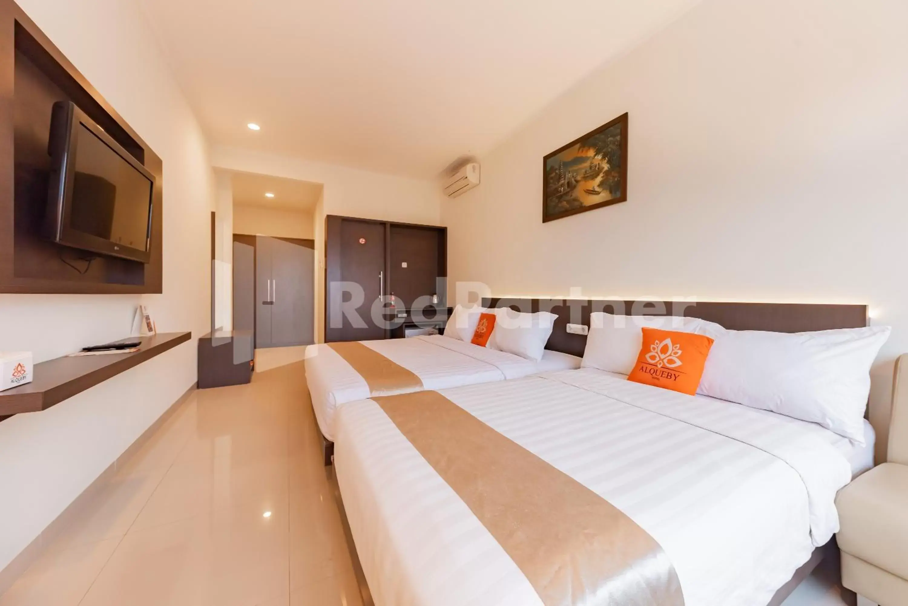 Bedroom, Bed in Alqueby Hotel near Kiara Artha Park & Trans Studio Mall Mitra RedDoorz Bedroom, Bed in Alqueby Hotel near Kiara Artha Park & Trans Studio Mall Mitra RedDoorz