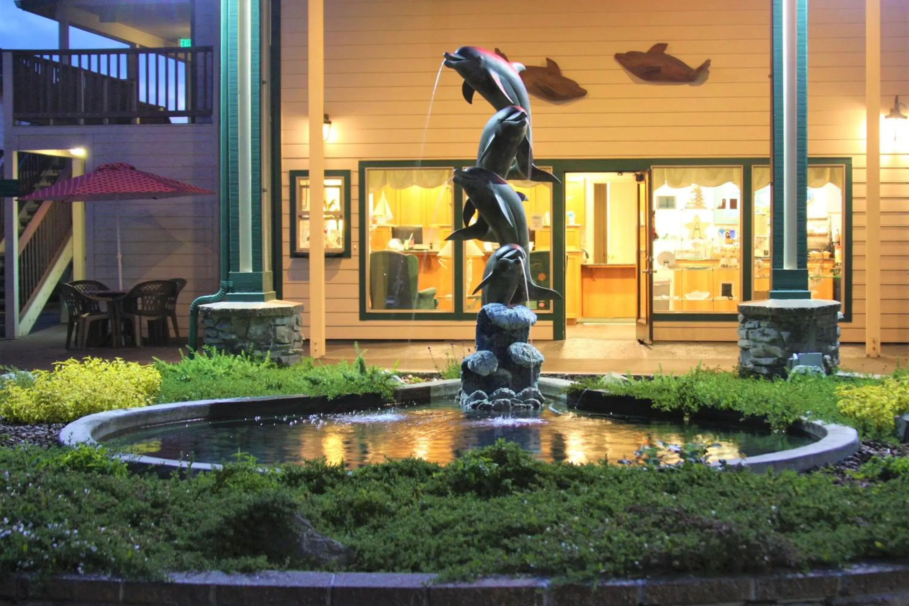 Facade/entrance in Emerald Dolphin Inn & Mini Golf
