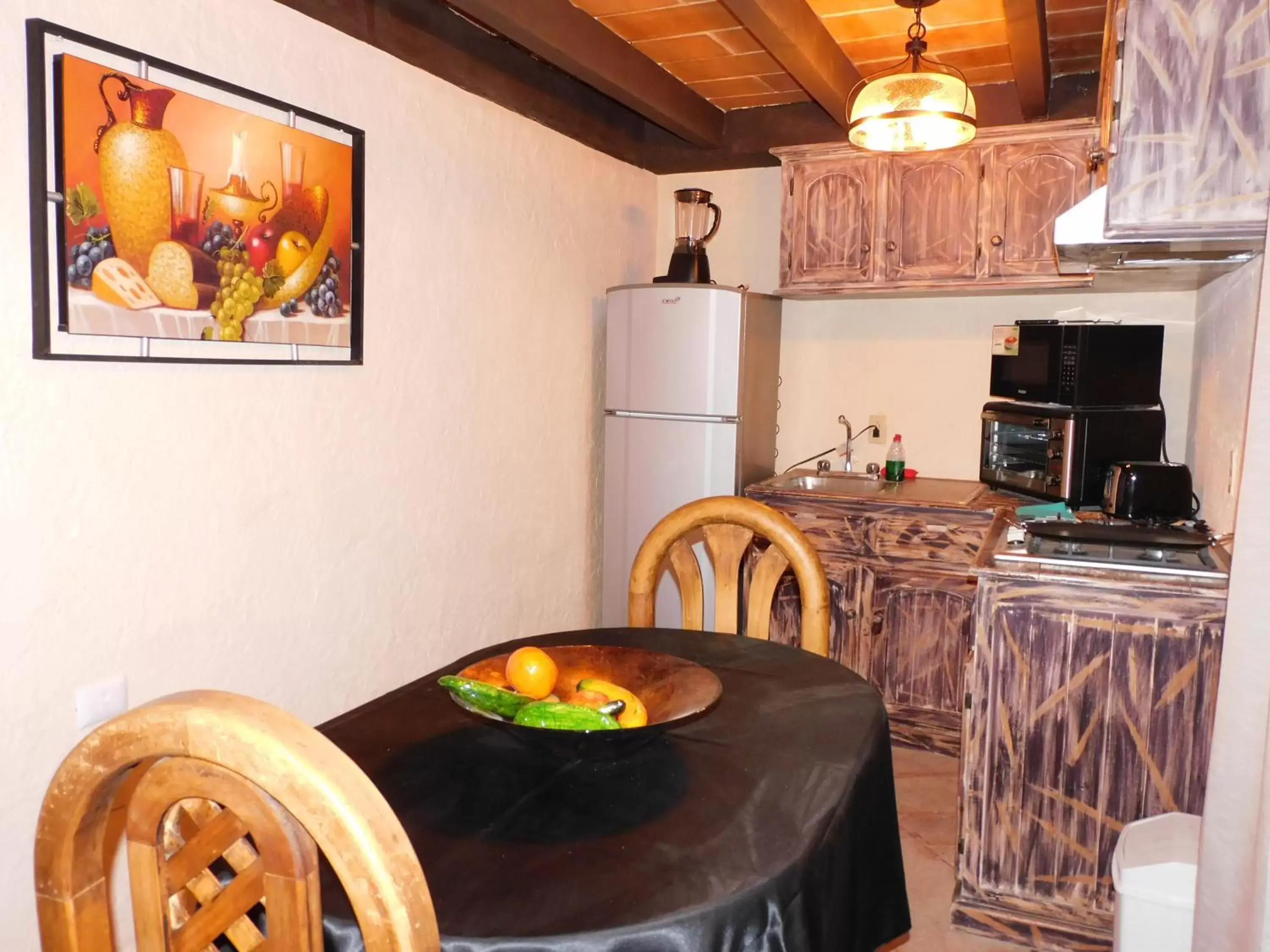 Dining Area in Vista Del Sol Apartments