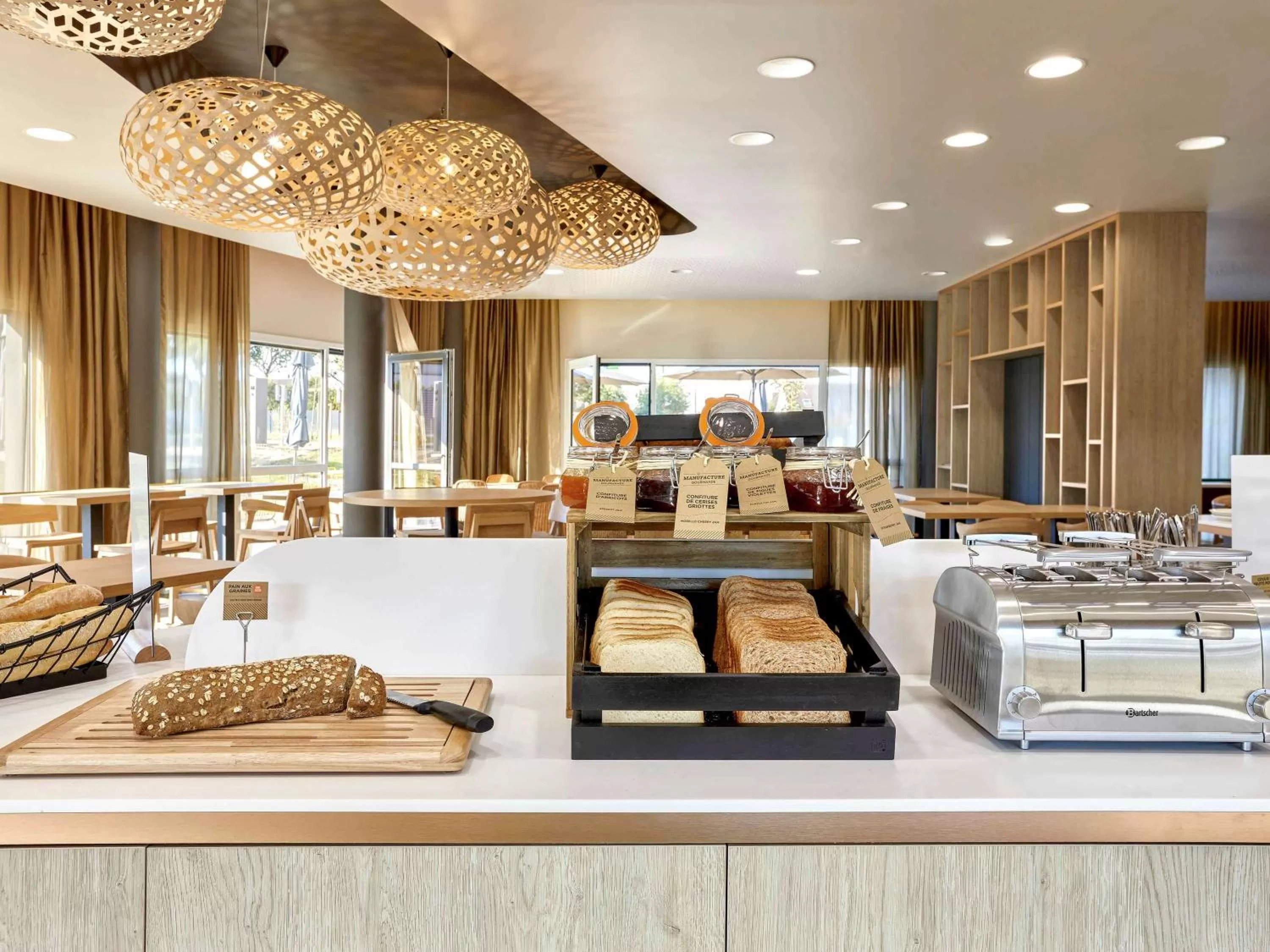 Restaurant/places to eat, Bed in Aparthotel & Spa Adagio Vannes