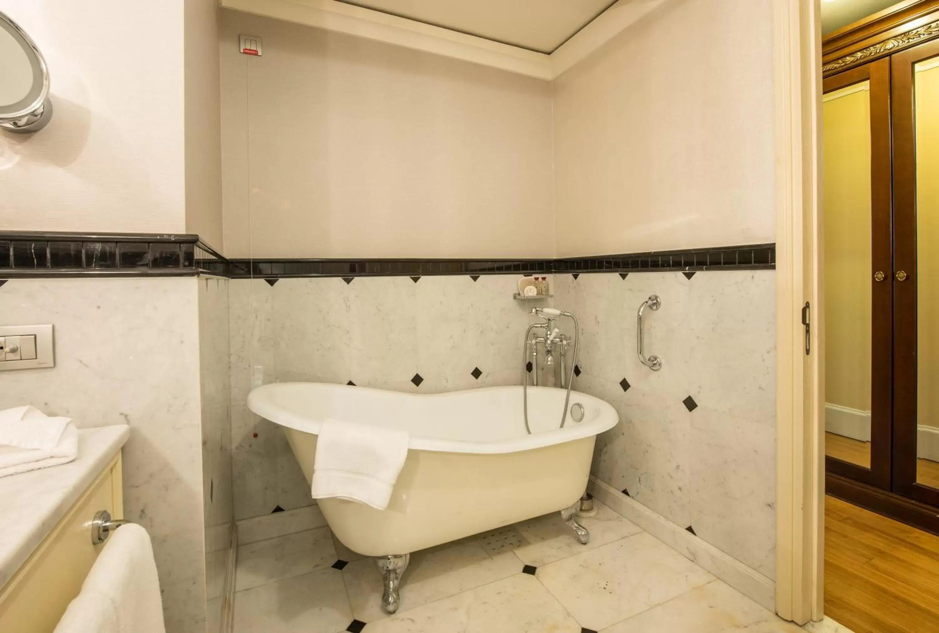 Bathroom in Pera Palace Hotel