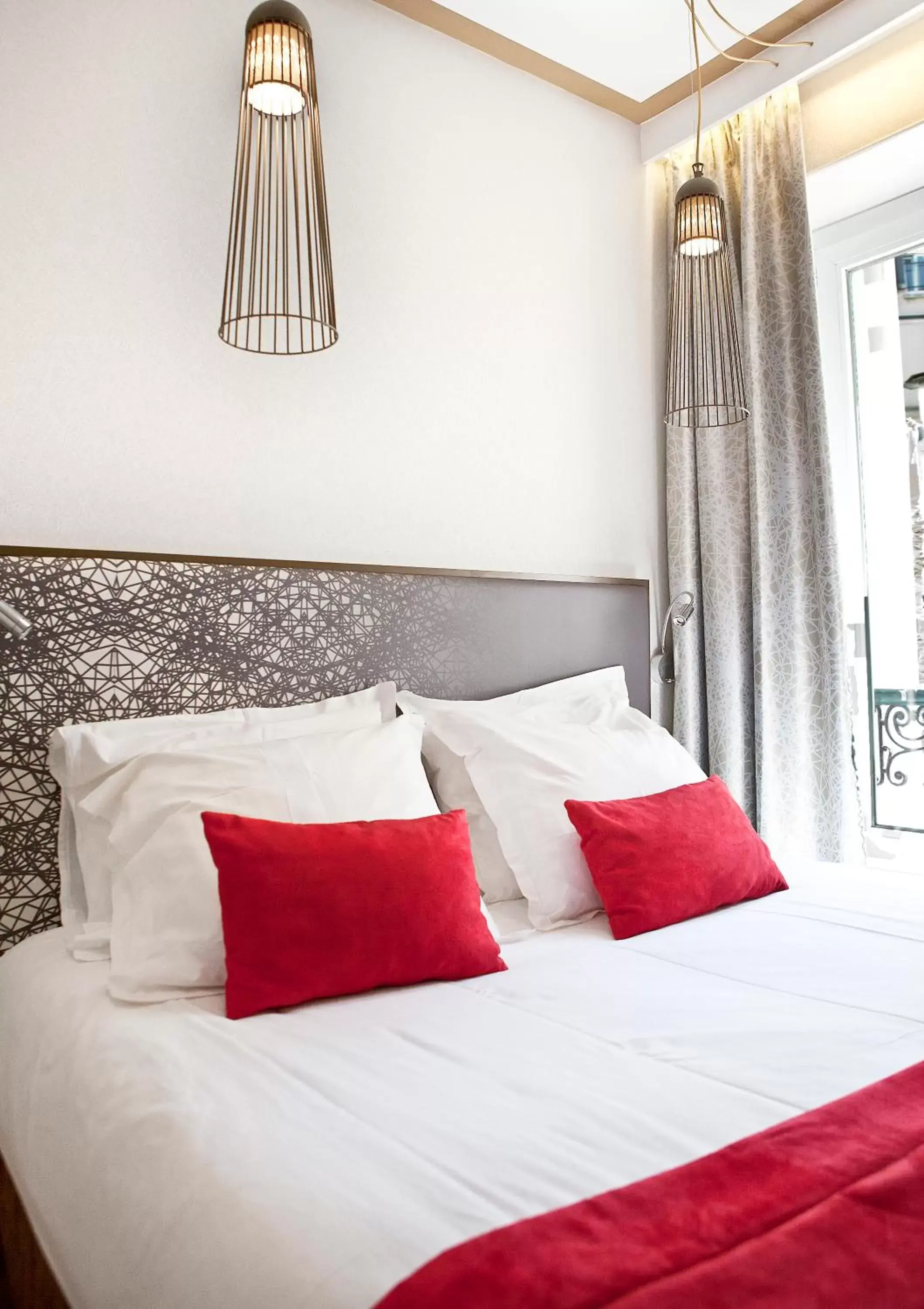 Decorative detail, Bed in Hotel Eiffel Segur