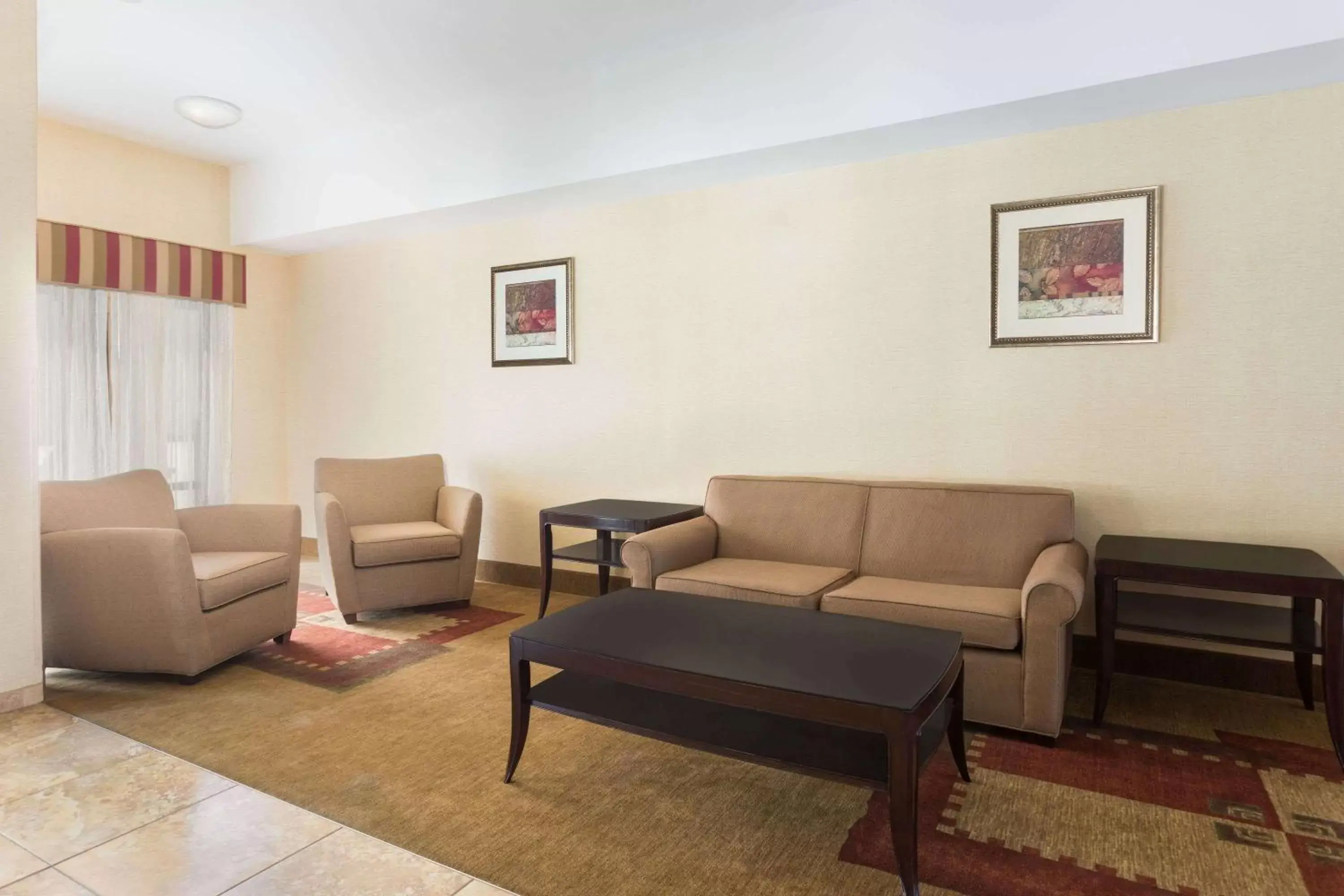 Lobby or reception, Seating Area in Days Inn by Wyndham Semmes Mobile