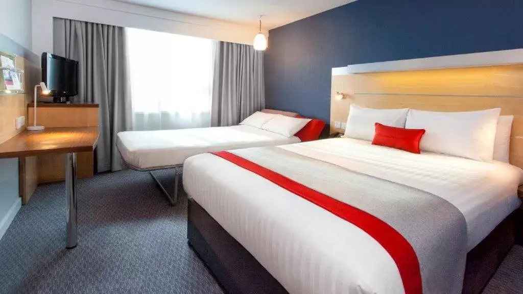 Bed in Holiday Inn Express Antrim, an IHG Hotel