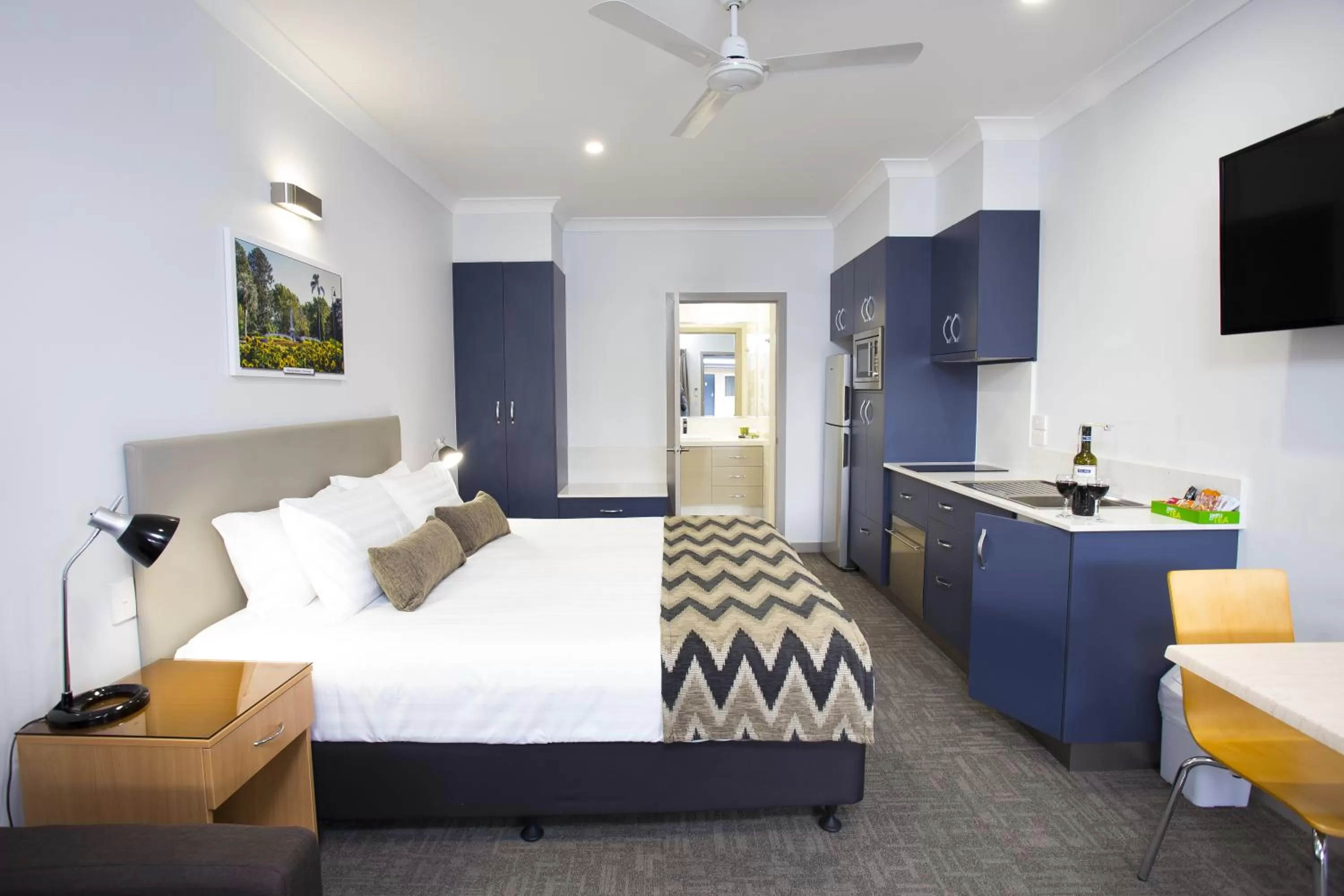 Photo of the whole room, Bed in Altitude Motel Apartments