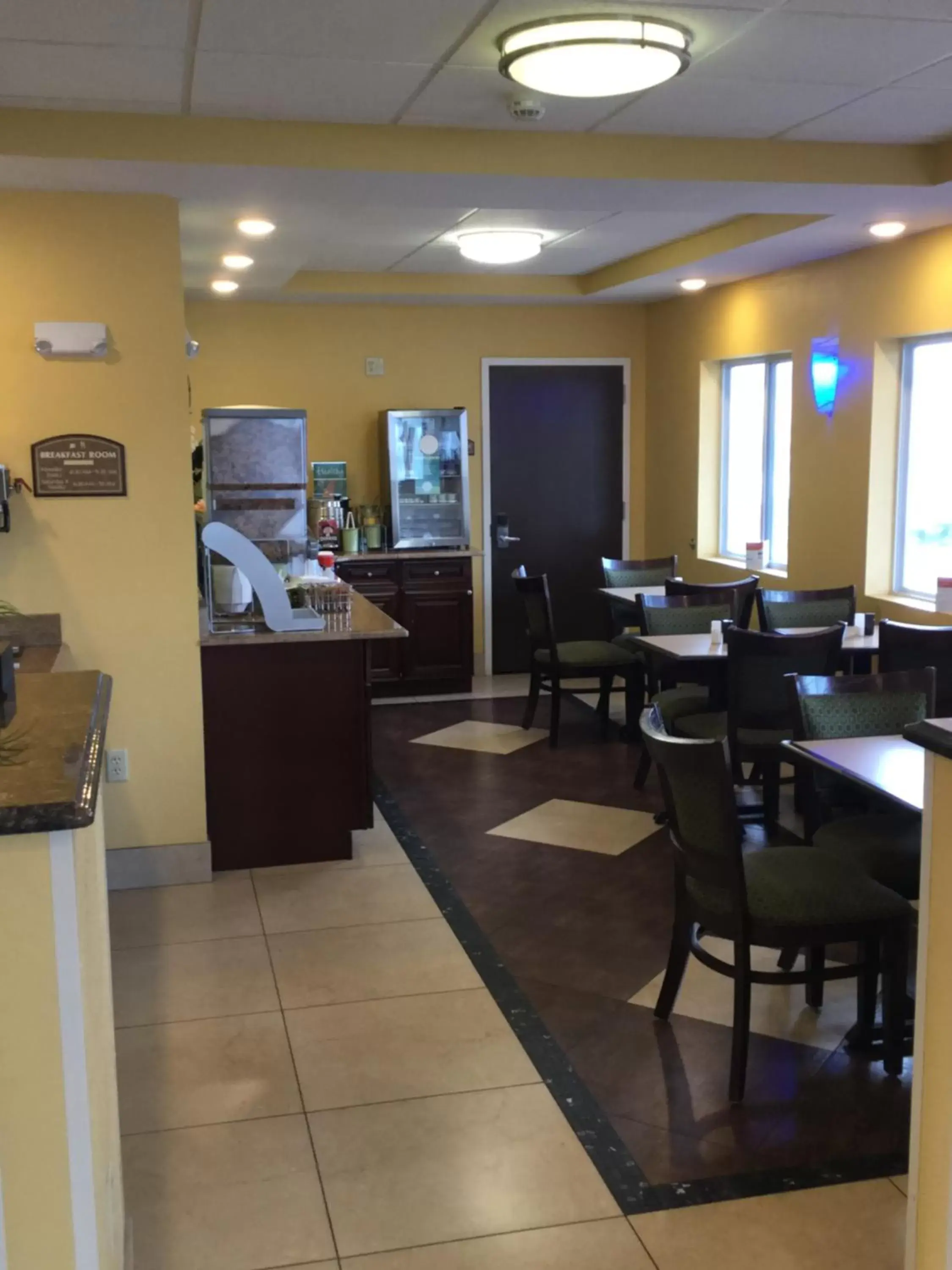 Restaurant/Places to Eat in Quality Inn & Suites Glenmont - Albany South