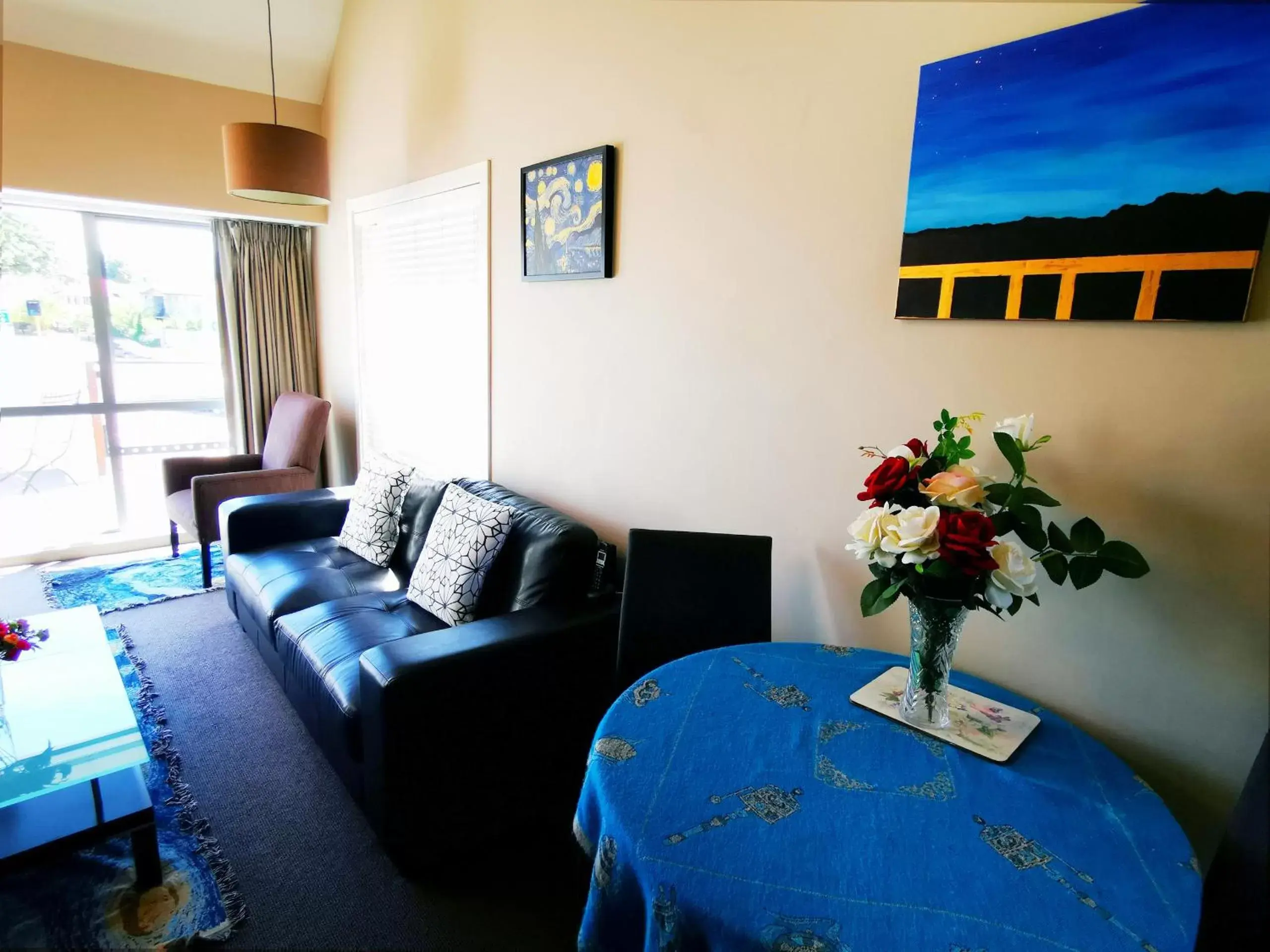 Seating Area in Belmont Motor Inn