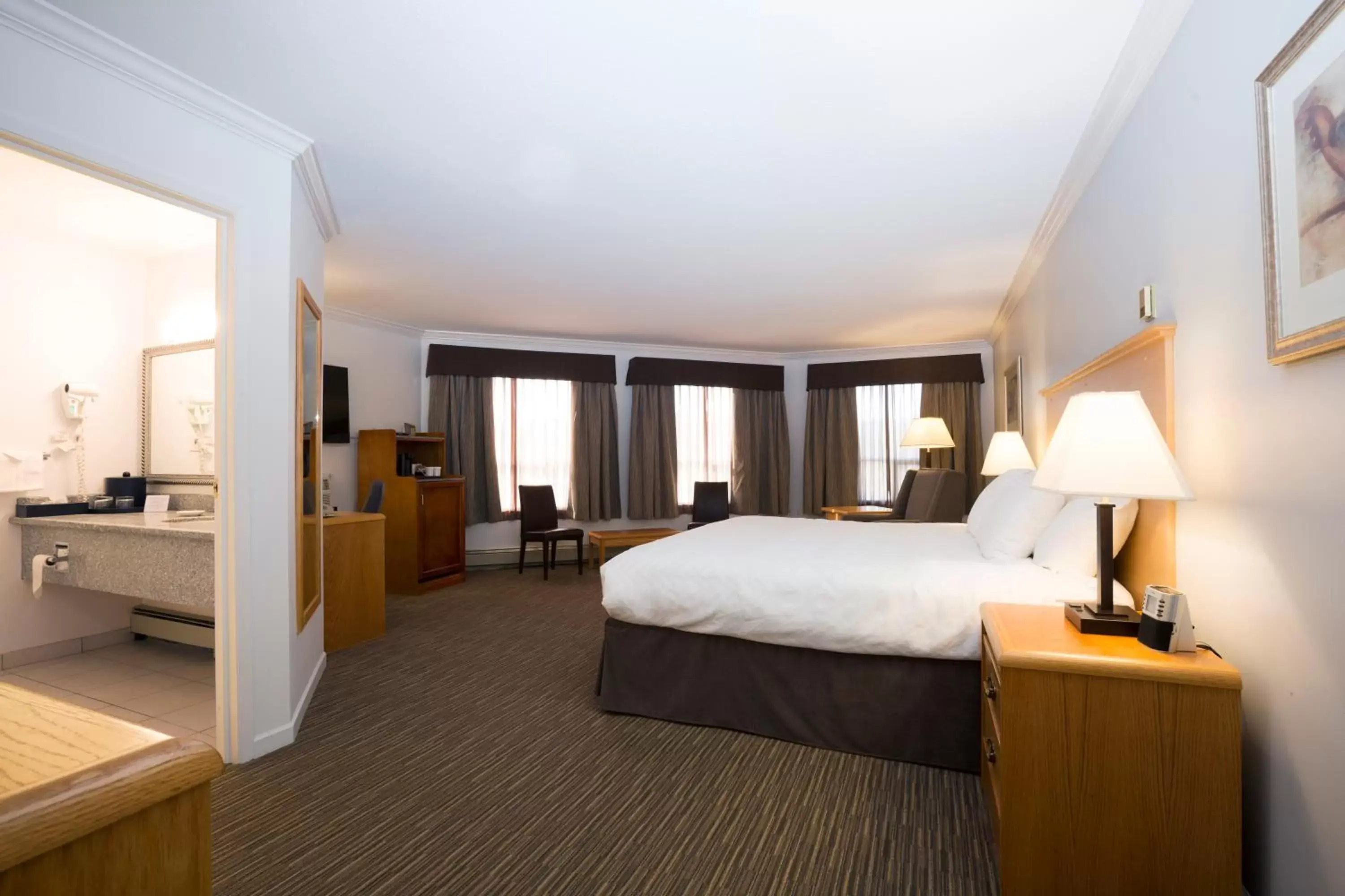 Photo of the whole room, Bed in Tower Inn & Suites