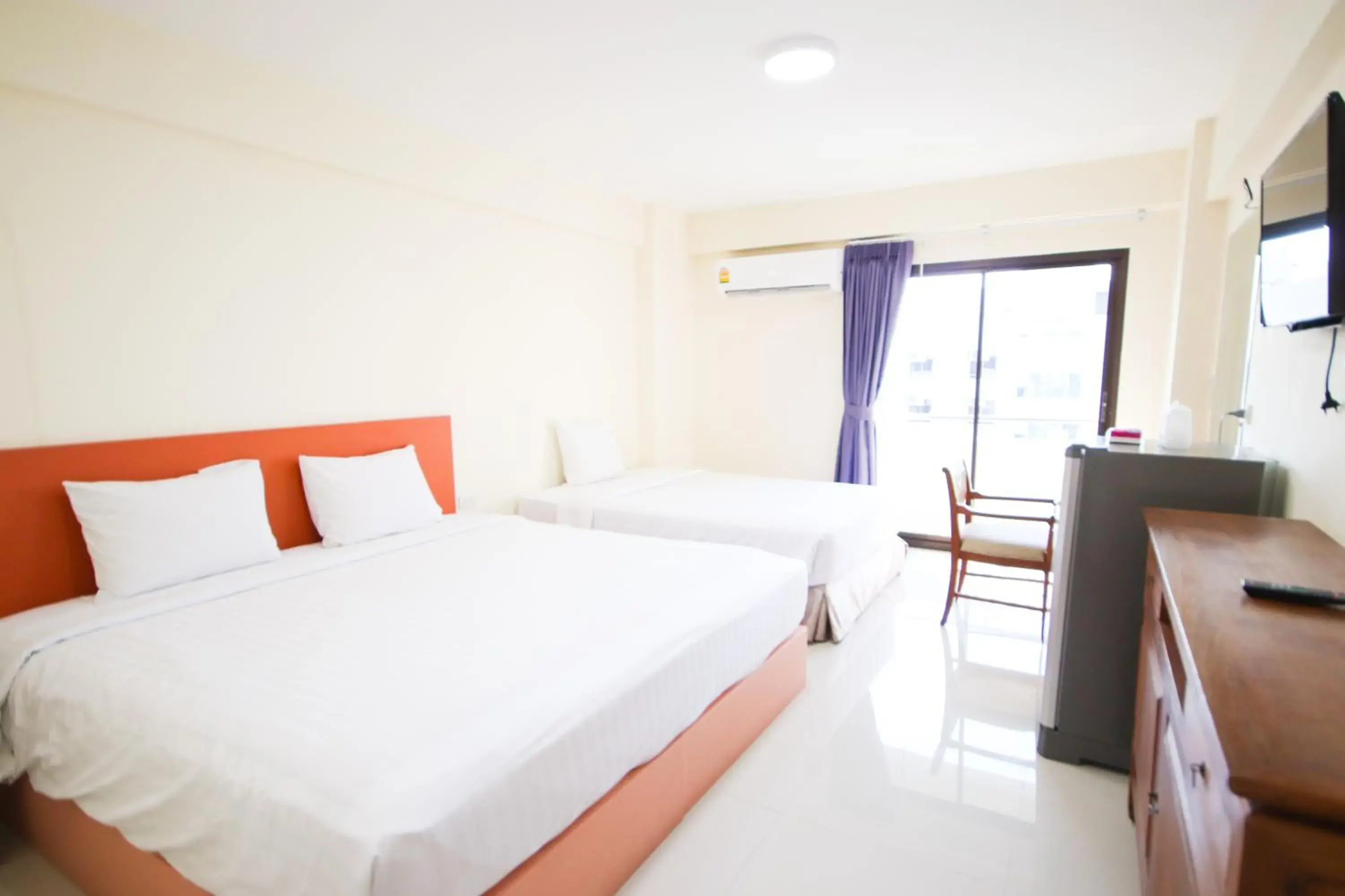 Superior Triple Room in White House Bizotel Superior Triple Room in White House Bizotel