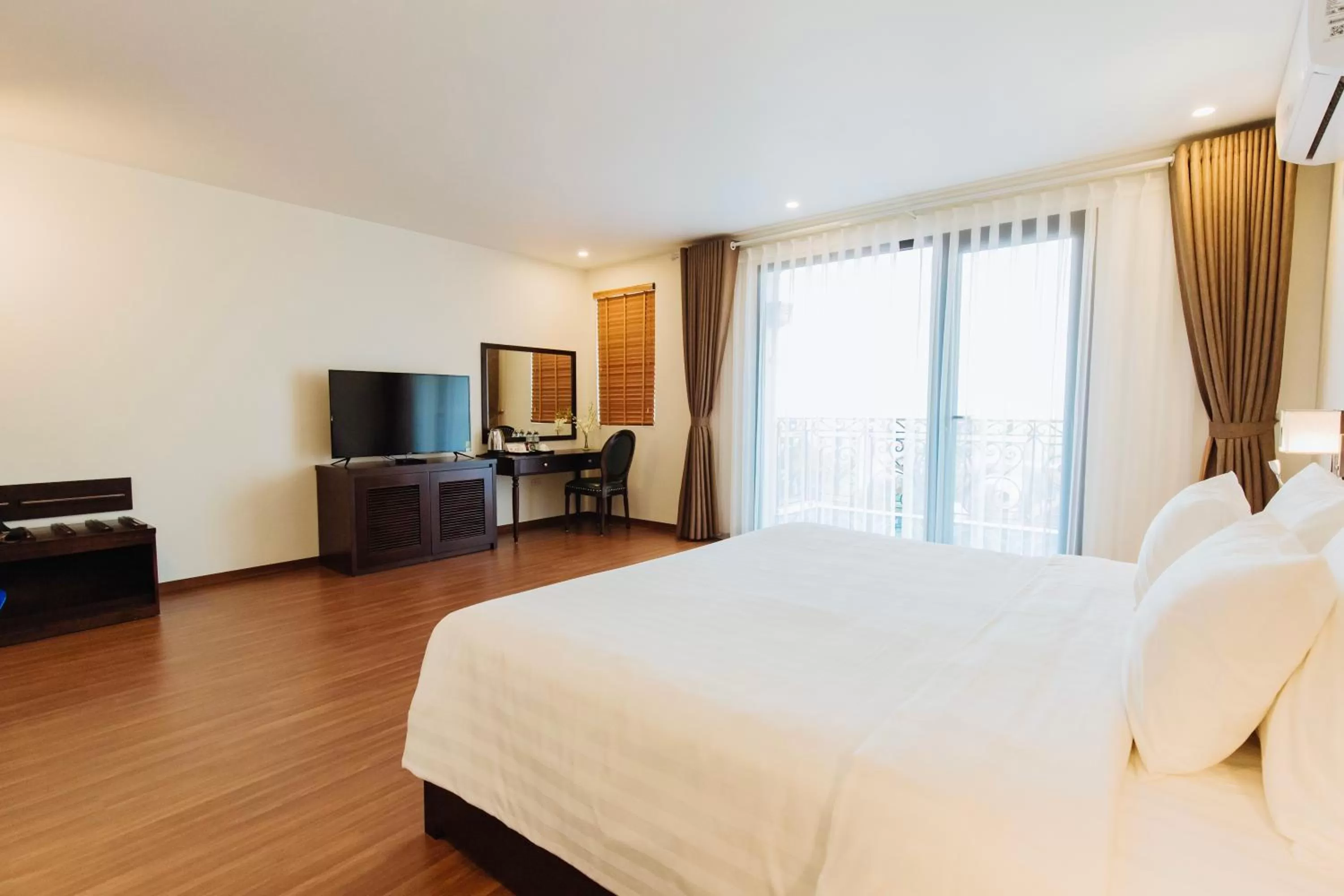 TV/Entertainment Center in Paragon Noi bai Hotel & Pool