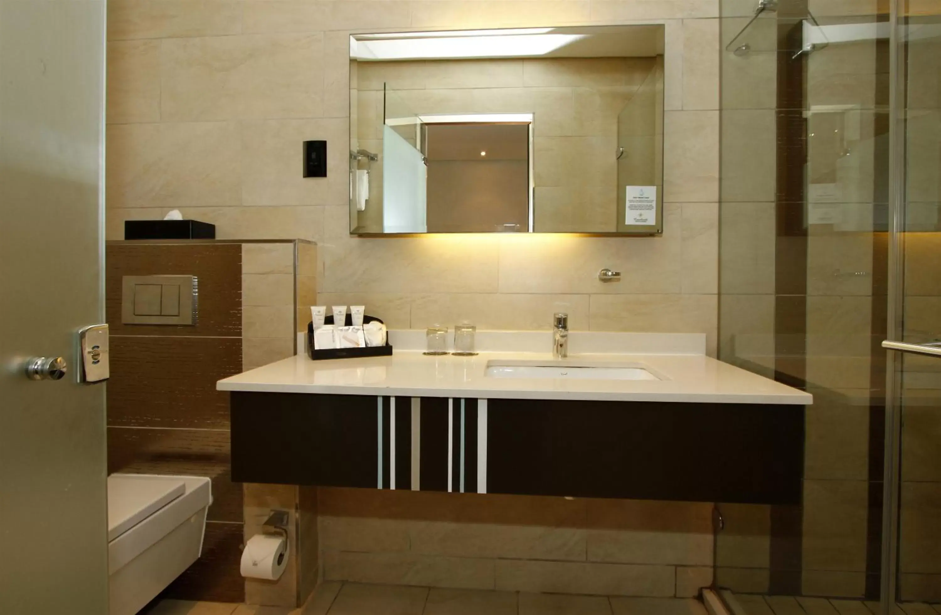 Bathroom in Coastlands Musgrave Hotel